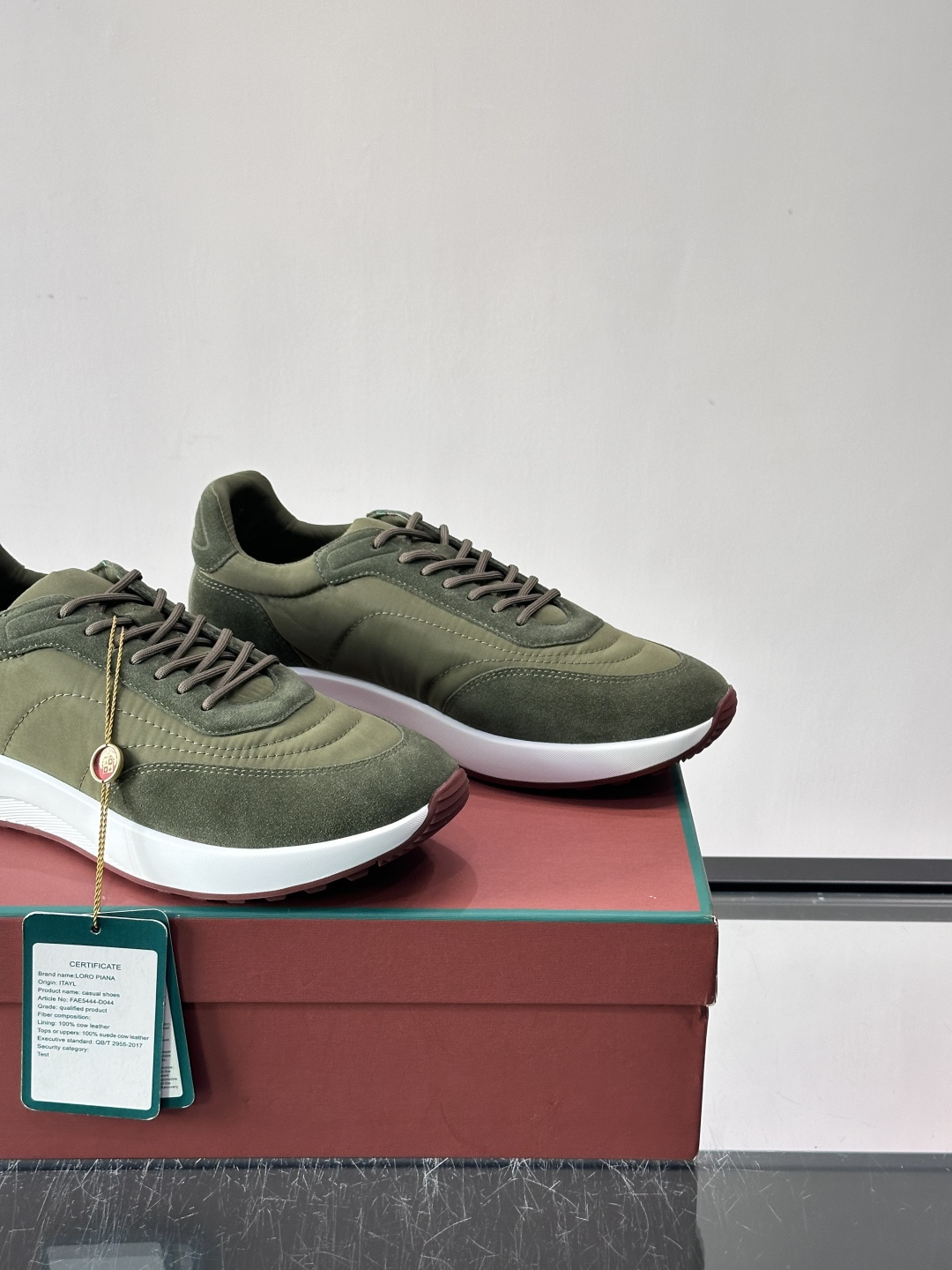 Loro Piana小众诺优翩雅经典款慢跑鞋，透气内里。情侣款系带休闲鞋运动鞋，高品质轻便舒适面料，户外