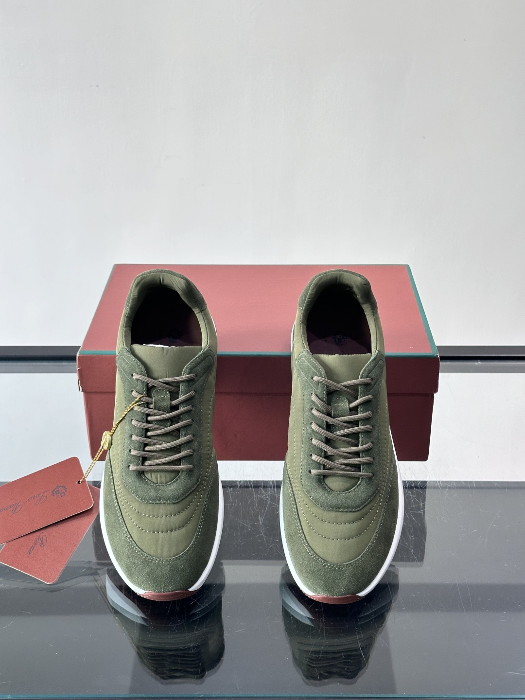 Loro Piana小众诺优翩雅经典款慢跑鞋，透气内里。情侣款系带休闲鞋运动鞋，高品质轻便舒适面料，户外