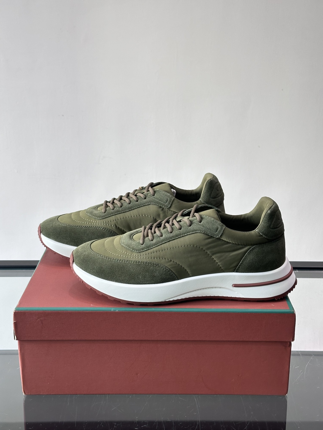 Loro Piana小众诺优翩雅经典款慢跑鞋，透气内里。情侣款系带休闲鞋运动鞋，高品质轻便舒适面料，户外