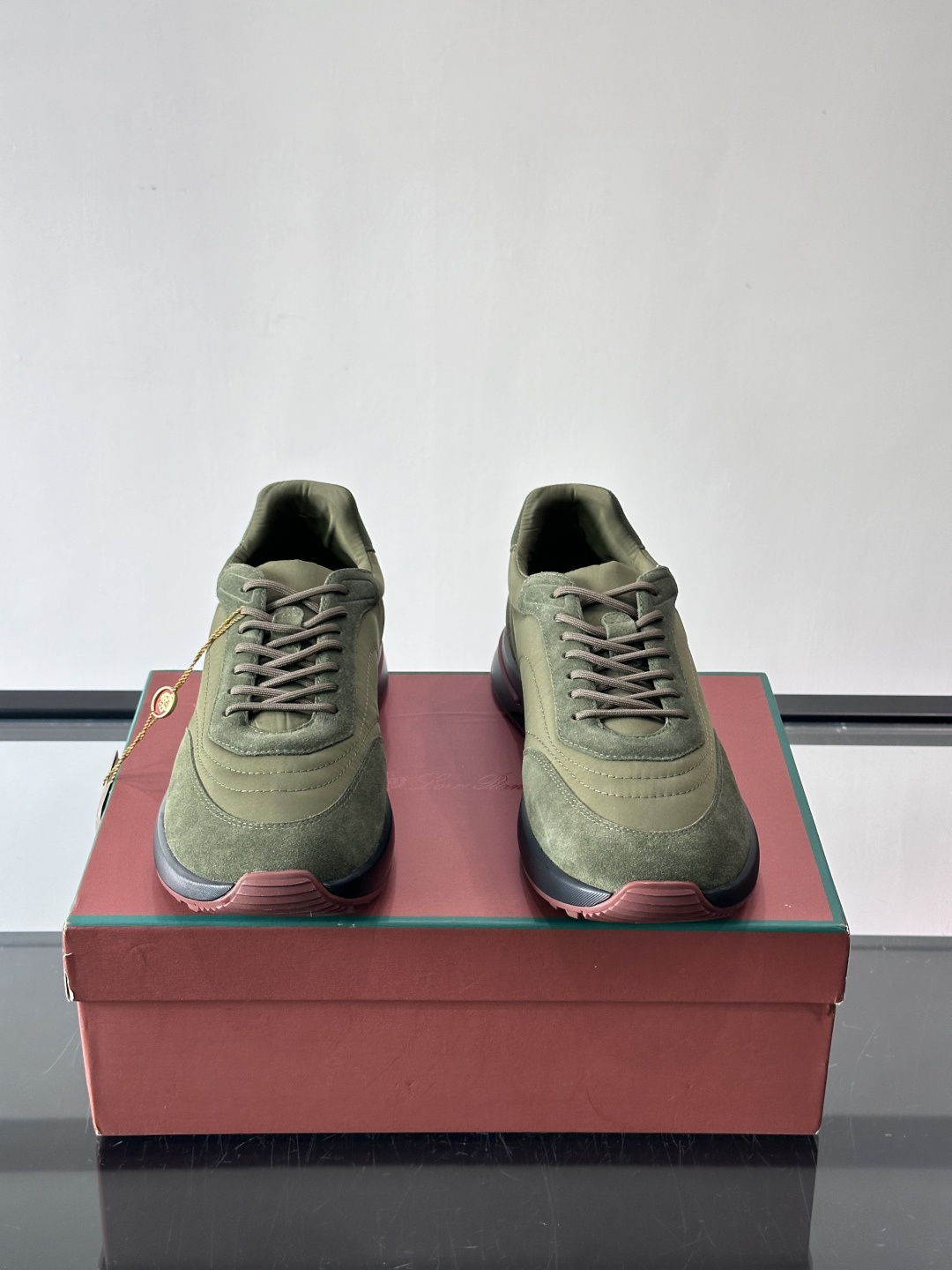 Loro Piana小众诺优翩雅经典款慢跑鞋，透气内里。情侣款系带休闲鞋运动鞋，高品质轻便舒适面料，户外