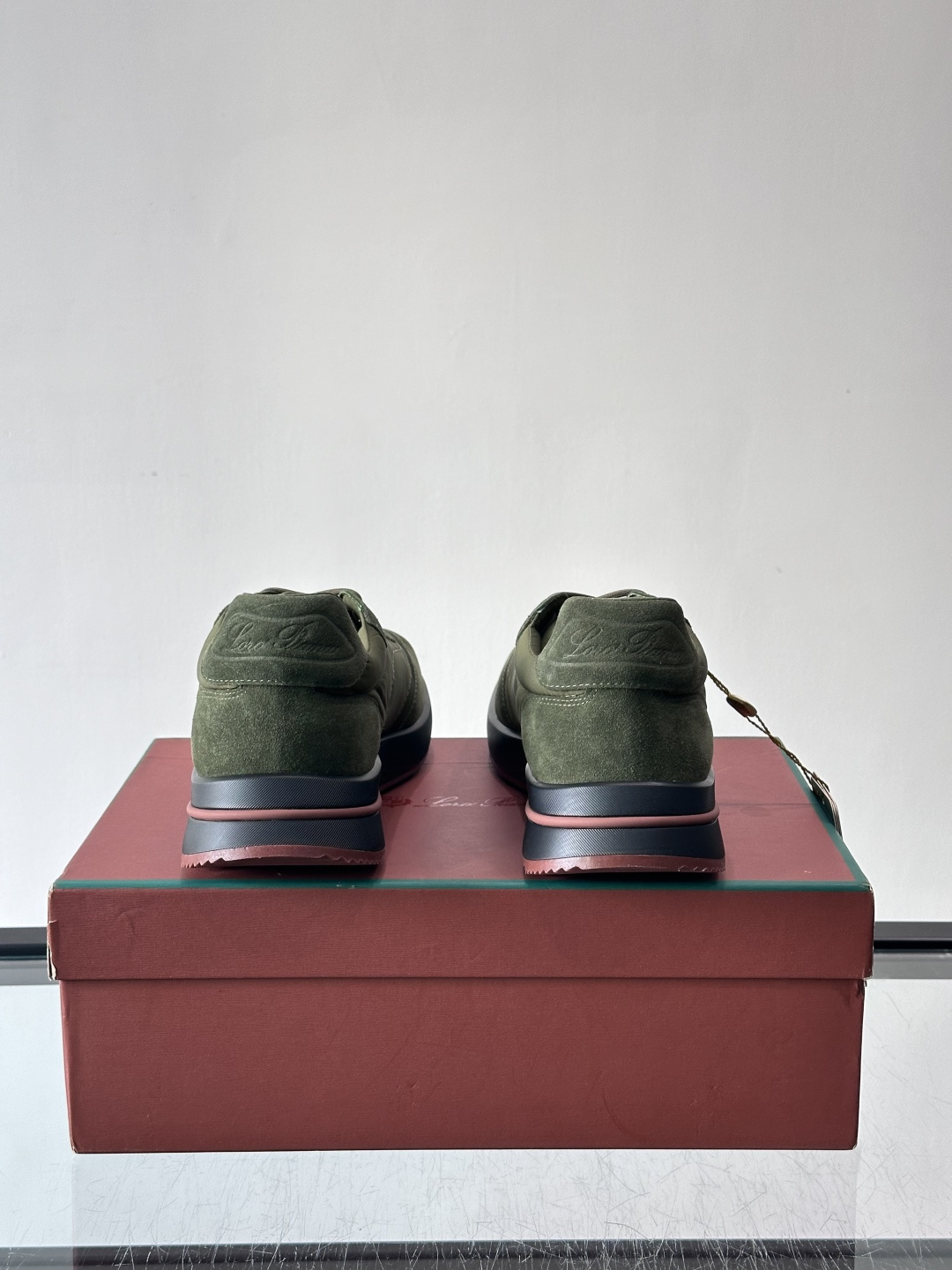 Loro Piana小众诺优翩雅经典款慢跑鞋，透气内里。情侣款系带休闲鞋运动鞋，高品质轻便舒适面料，户外