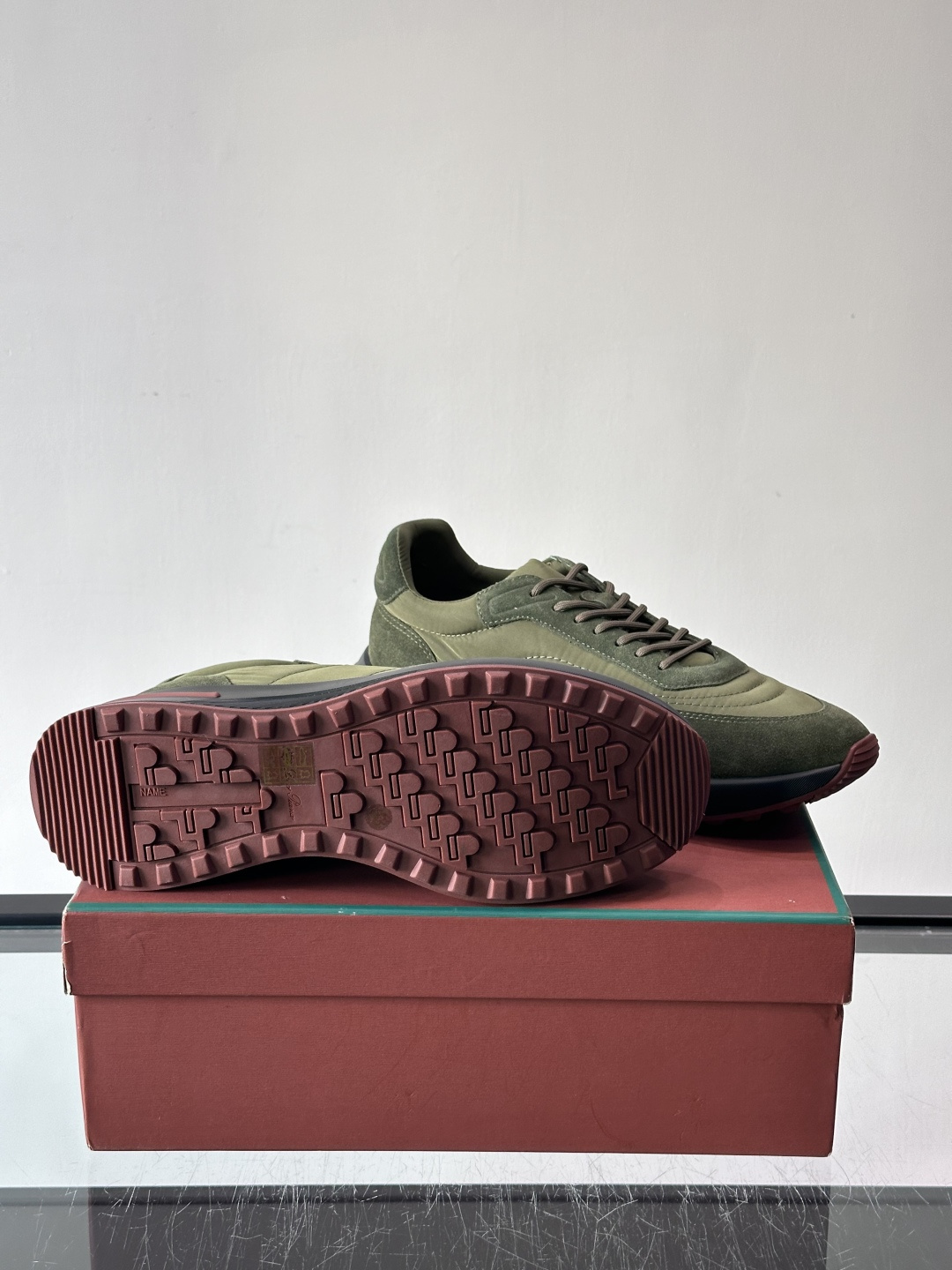 Loro Piana小众诺优翩雅经典款慢跑鞋，透气内里。情侣款系带休闲鞋运动鞋，高品质轻便舒适面料，户外