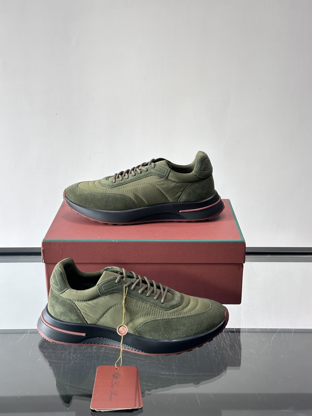 Loro Piana小众诺优翩雅经典款慢跑鞋，透气内里。情侣款系带休闲鞋运动鞋，高品质轻便舒适面料，户外