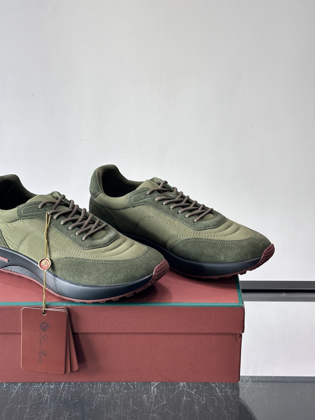 Loro Piana小众诺优翩雅经典款慢跑鞋，透气内里。情侣款系带休闲鞋运动鞋，高品质轻便舒适面料，户外