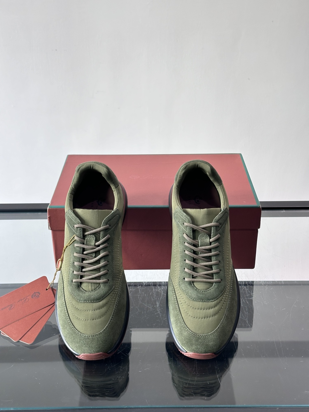 Loro Piana小众诺优翩雅经典款慢跑鞋，透气内里。情侣款系带休闲鞋运动鞋，高品质轻便舒适面料，户外