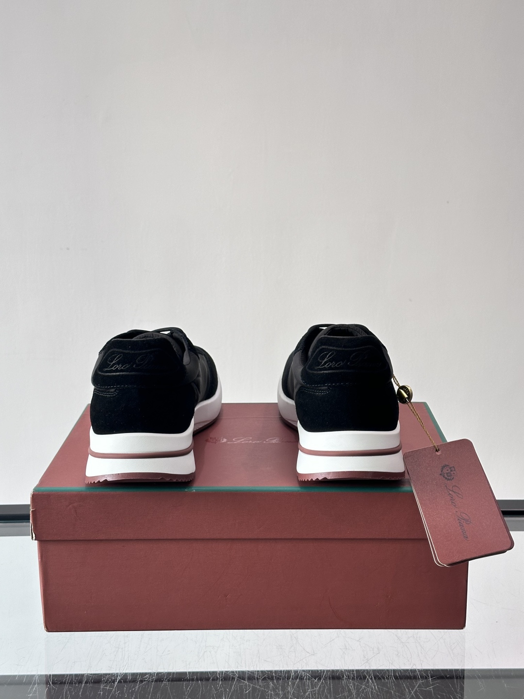 Loro Piana小众诺优翩雅经典款慢跑鞋，透气内里。情侣款系带休闲鞋运动鞋，高品质轻便舒适面料，户外