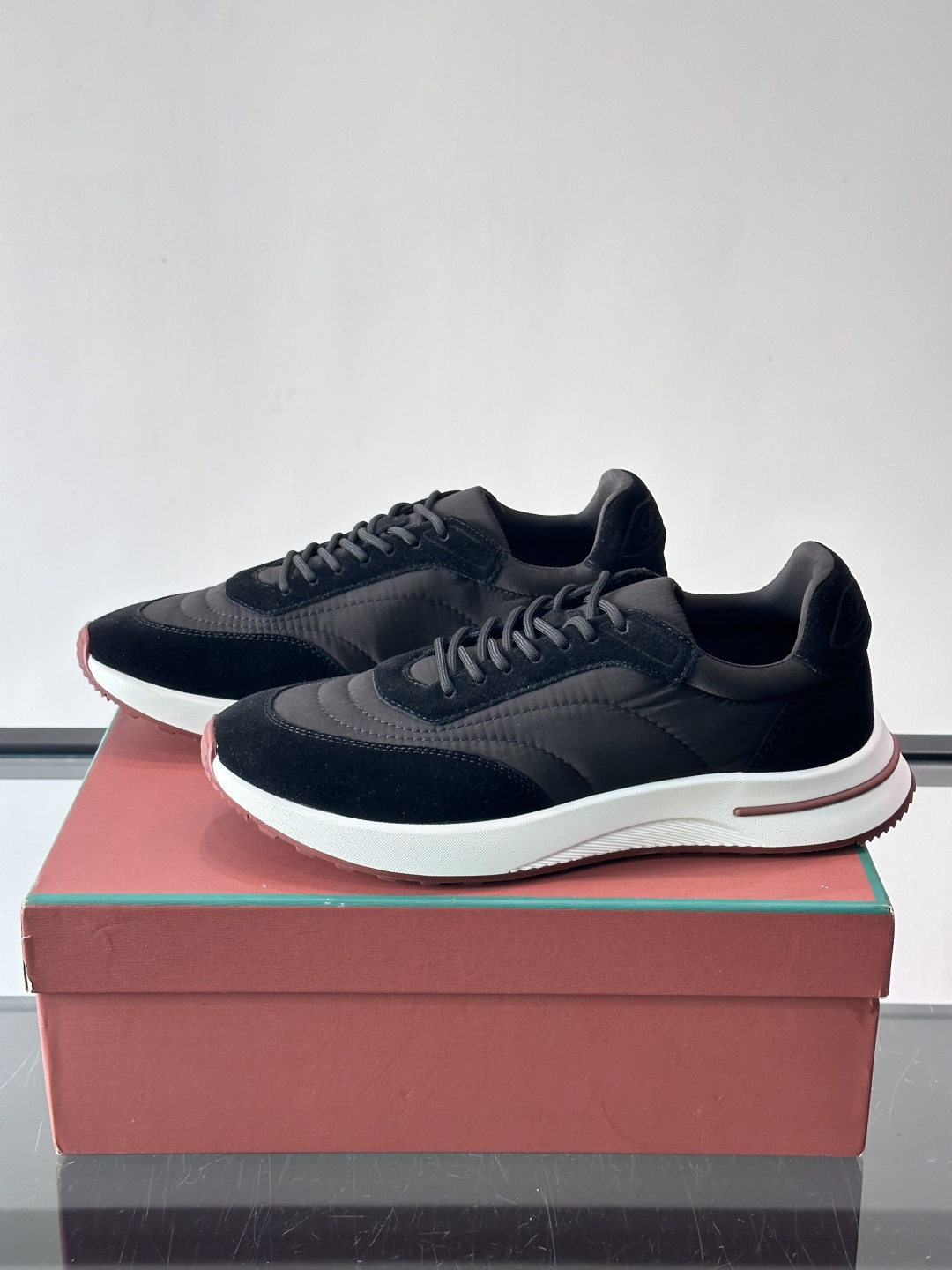 Loro Piana小众诺优翩雅经典款慢跑鞋，透气内里。情侣款系带休闲鞋运动鞋，高品质轻便舒适面料，户外