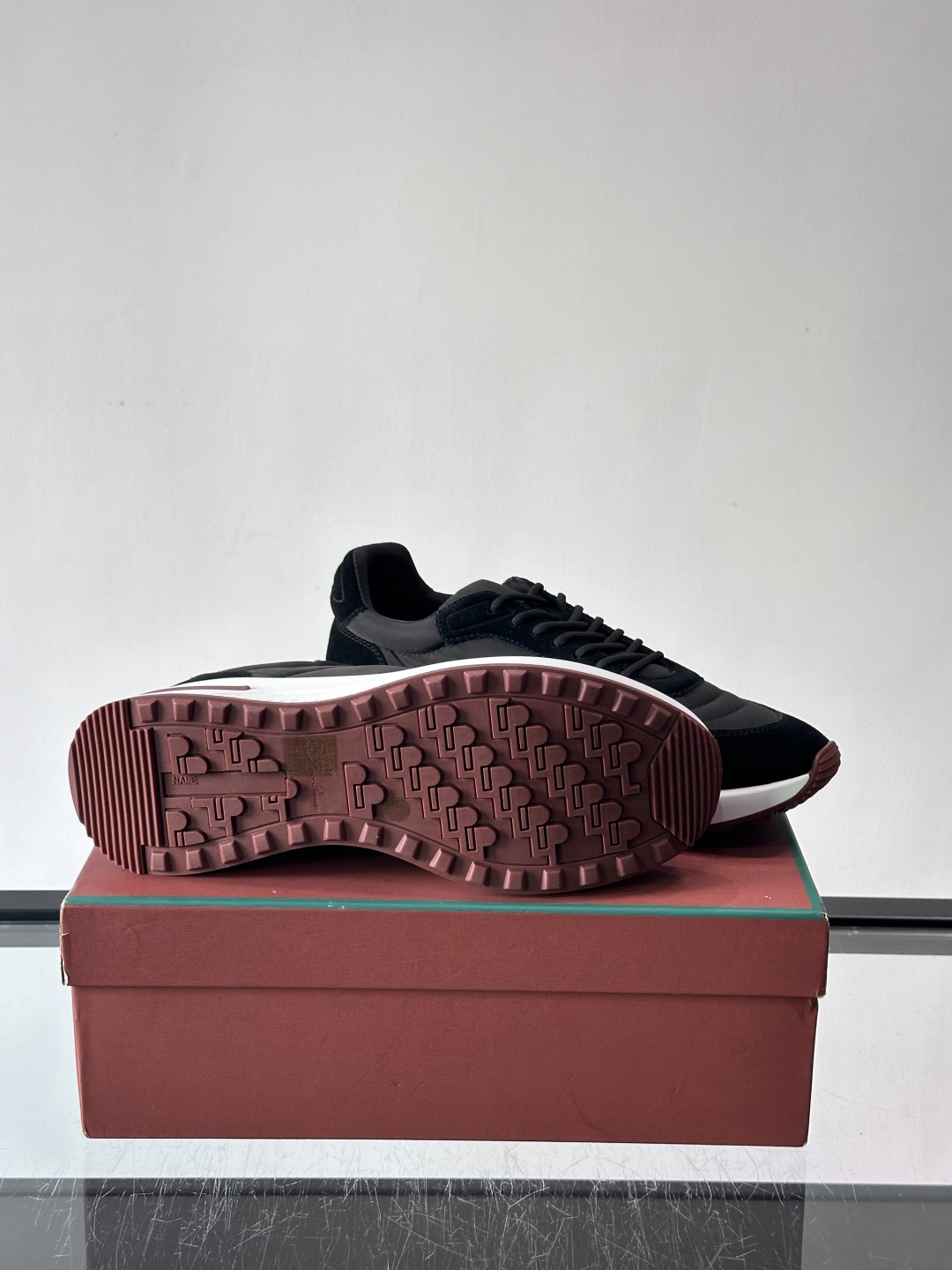 Loro Piana小众诺优翩雅经典款慢跑鞋，透气内里。情侣款系带休闲鞋运动鞋，高品质轻便舒适面料，户外