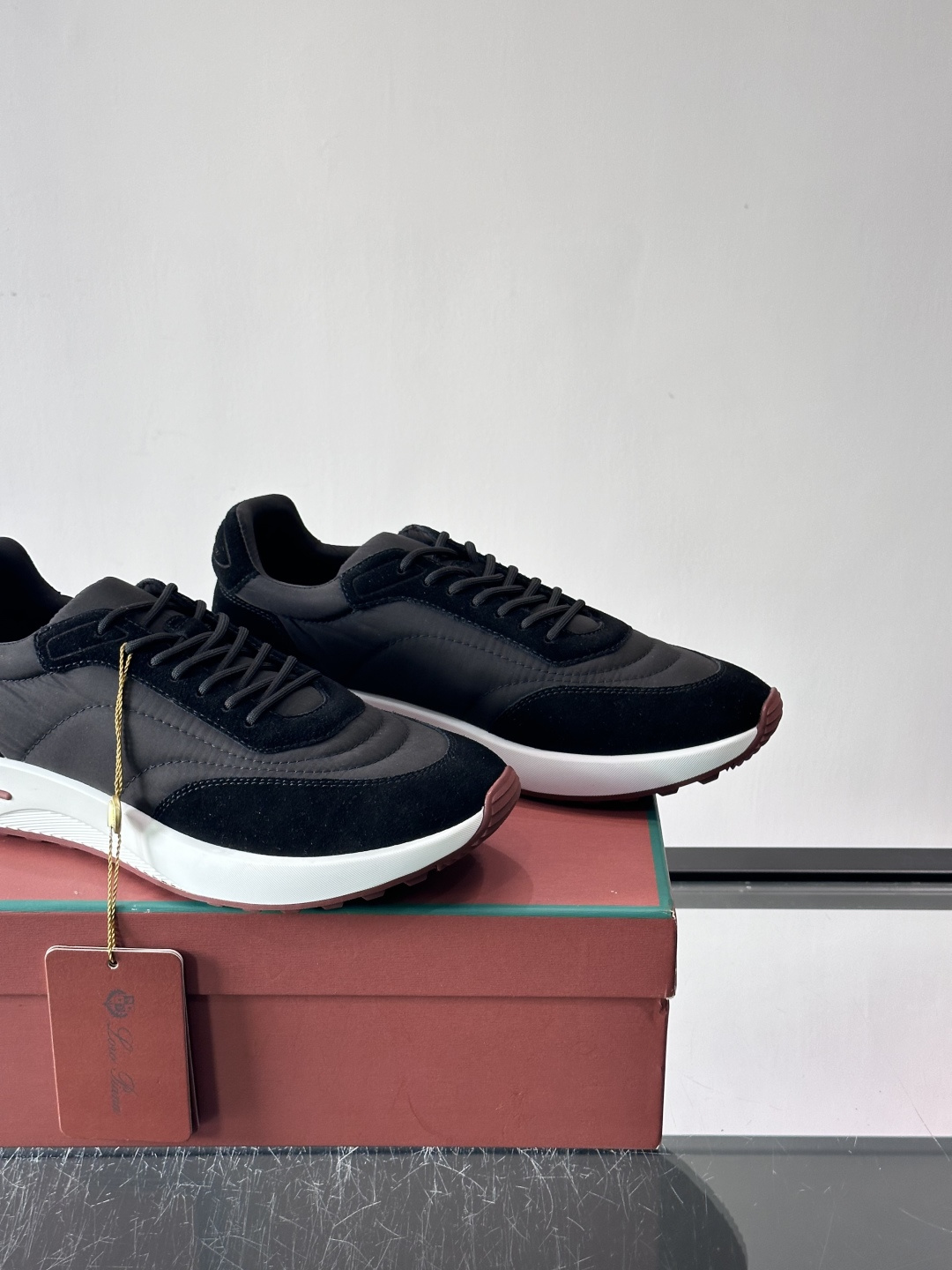 Loro Piana小众诺优翩雅经典款慢跑鞋，透气内里。情侣款系带休闲鞋运动鞋，高品质轻便舒适面料，户外