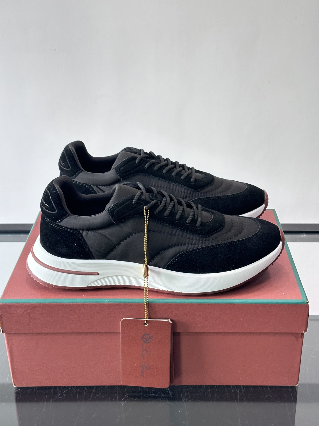 Loro Piana小众诺优翩雅经典款慢跑鞋，透气内里。情侣款系带休闲鞋运动鞋，高品质轻便舒适面料，户外