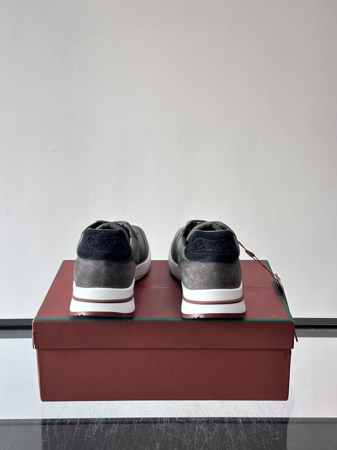 Loro Piana小众诺优翩雅经典款慢跑鞋，透气内里。情侣款系带休闲鞋运动鞋，高品质轻便舒适面料，户外