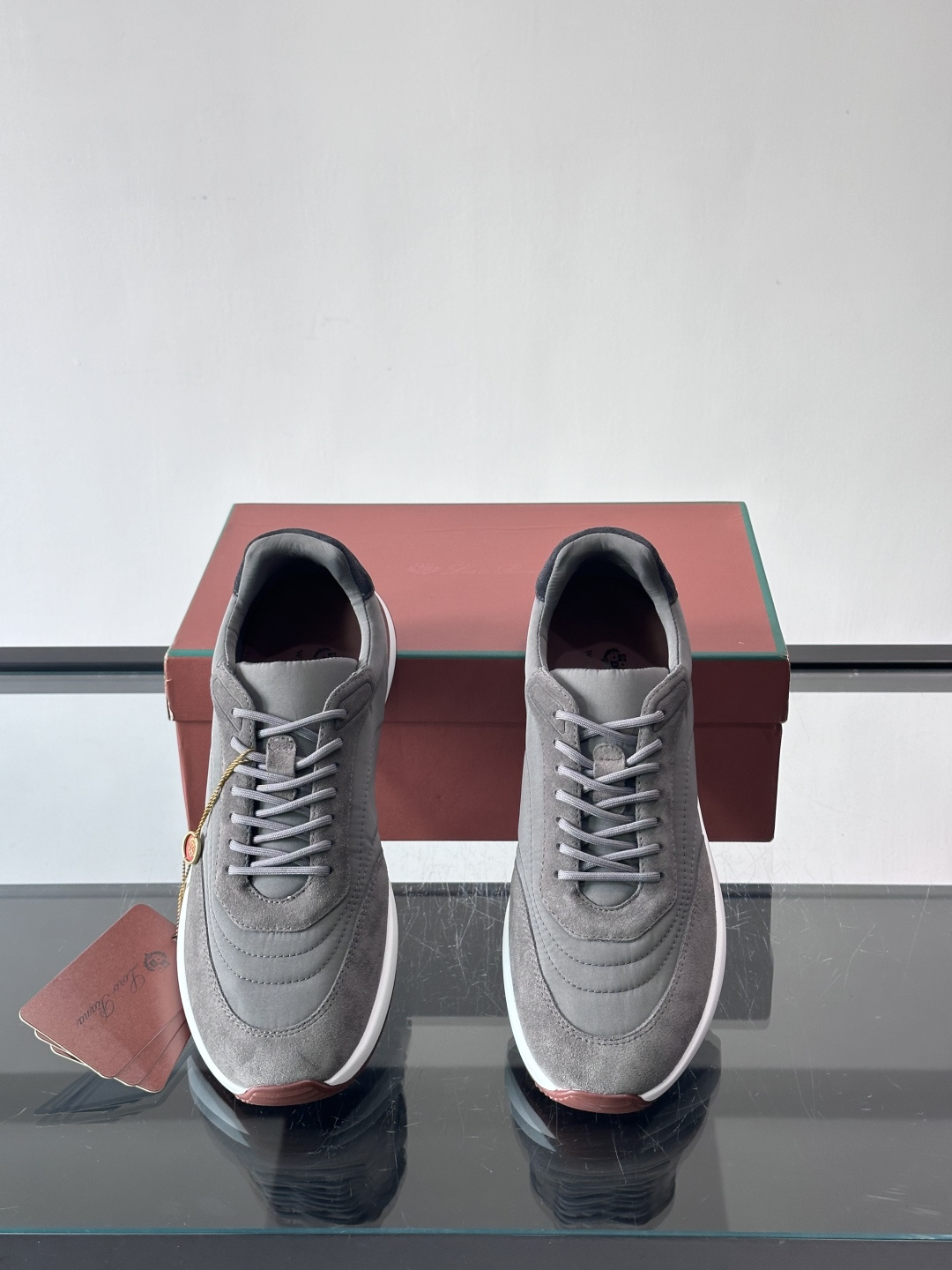 Loro Piana小众诺优翩雅经典款慢跑鞋，透气内里。情侣款系带休闲鞋运动鞋，高品质轻便舒适面料，户外