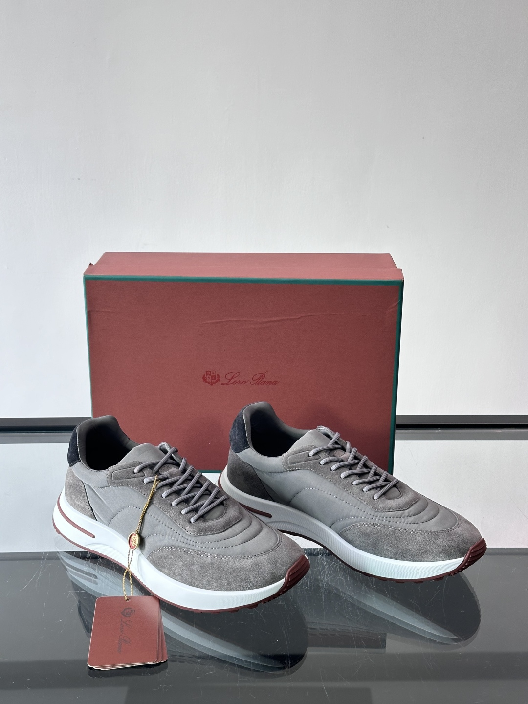 Loro Piana小众诺优翩雅经典款慢跑鞋，透气内里。情侣款系带休闲鞋运动鞋，高品质轻便舒适面料，户外