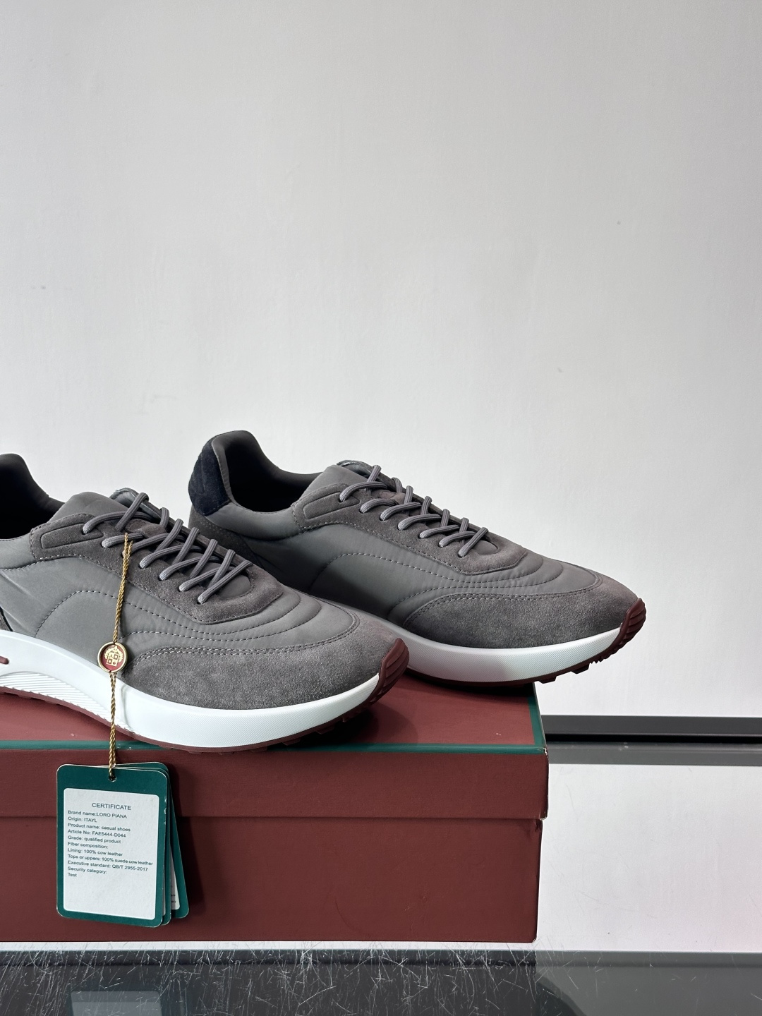 Loro Piana小众诺优翩雅经典款慢跑鞋，透气内里。情侣款系带休闲鞋运动鞋，高品质轻便舒适面料，户外