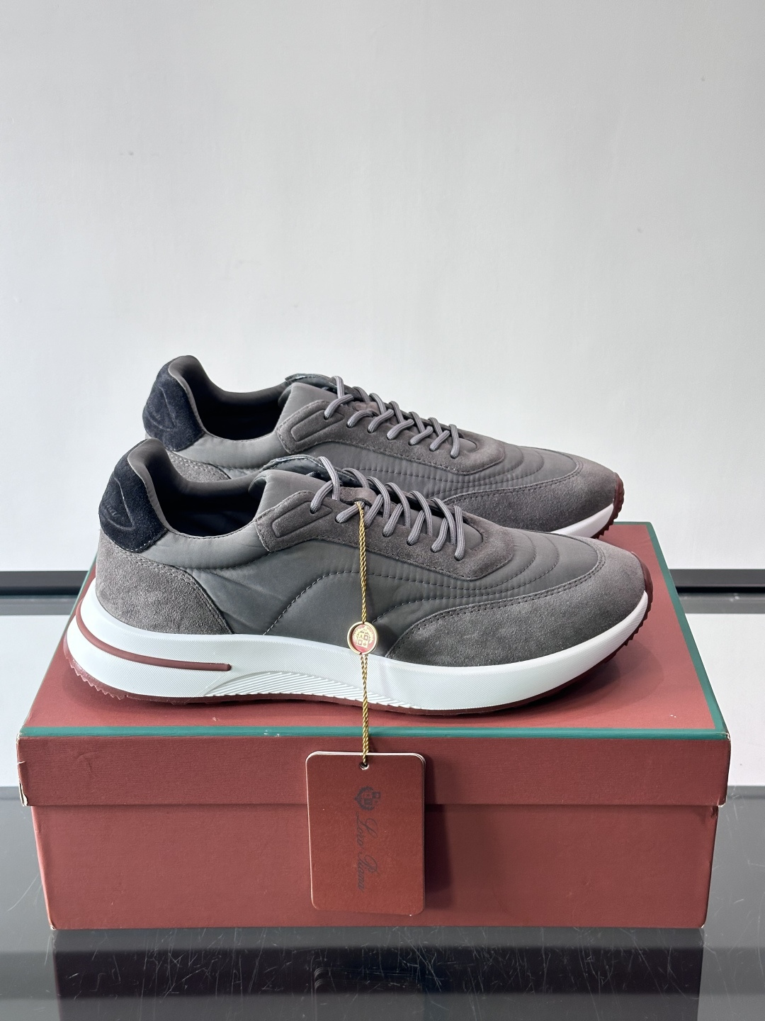 Loro Piana小众诺优翩雅经典款慢跑鞋，透气内里。情侣款系带休闲鞋运动鞋，高品质轻便舒适面料，户外