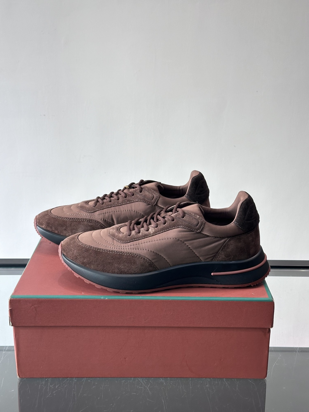 Loro Piana小众诺优翩雅经典款慢跑鞋，透气内里。情侣款系带休闲鞋运动鞋，高品质轻便舒适面料，户外