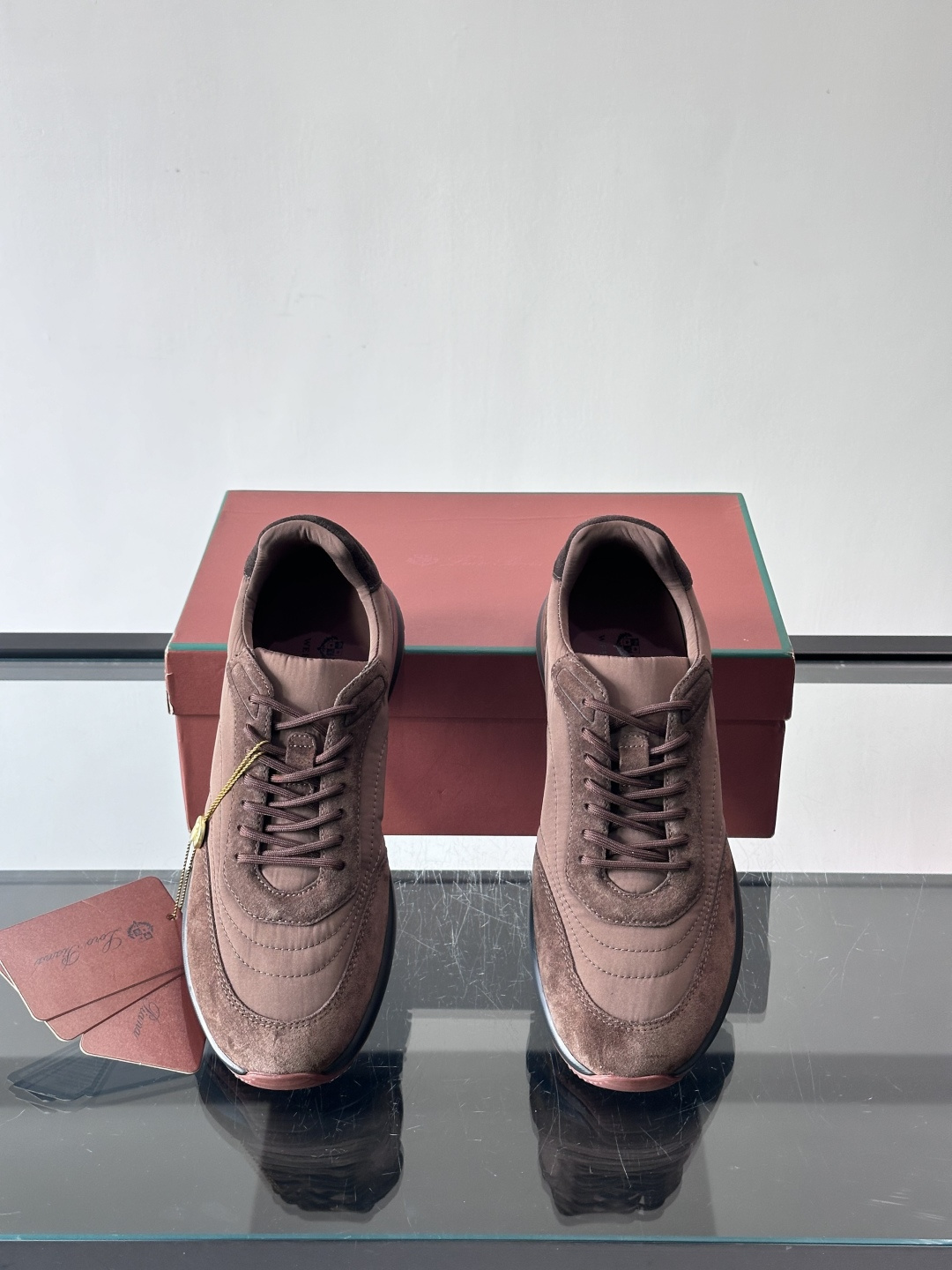 Loro Piana小众诺优翩雅经典款慢跑鞋，透气内里。情侣款系带休闲鞋运动鞋，高品质轻便舒适面料，户外