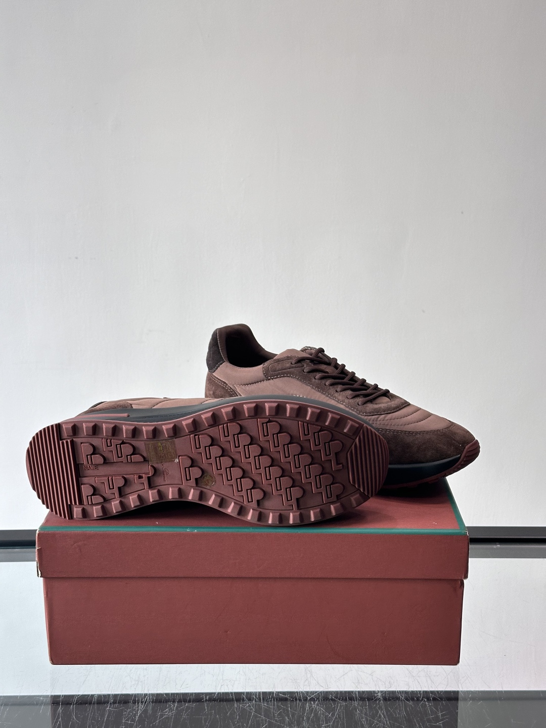 Loro Piana小众诺优翩雅经典款慢跑鞋，透气内里。情侣款系带休闲鞋运动鞋，高品质轻便舒适面料，户外