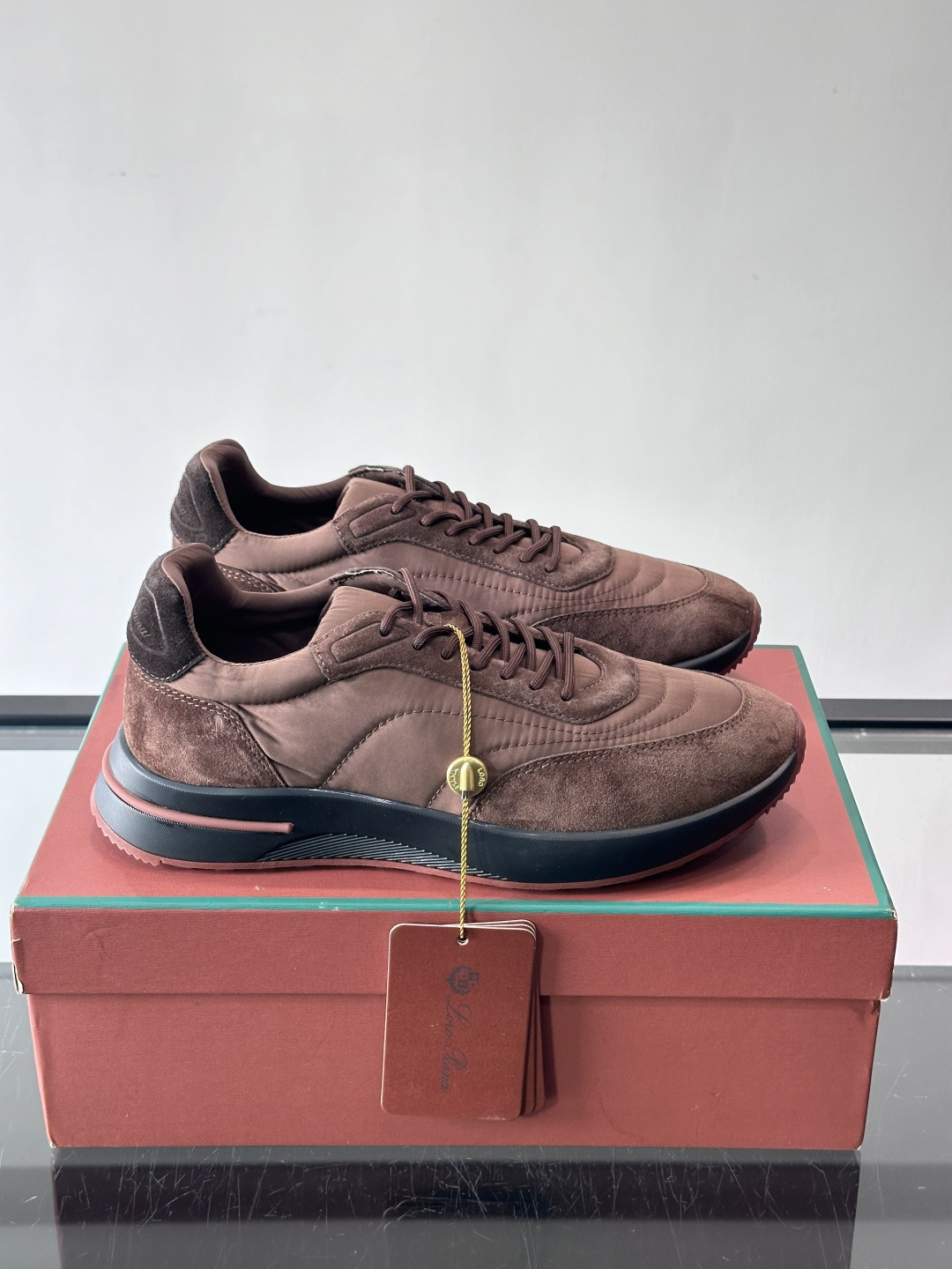 Loro Piana小众诺优翩雅经典款慢跑鞋，透气内里。情侣款系带休闲鞋运动鞋，高品质轻便舒适面料，户外