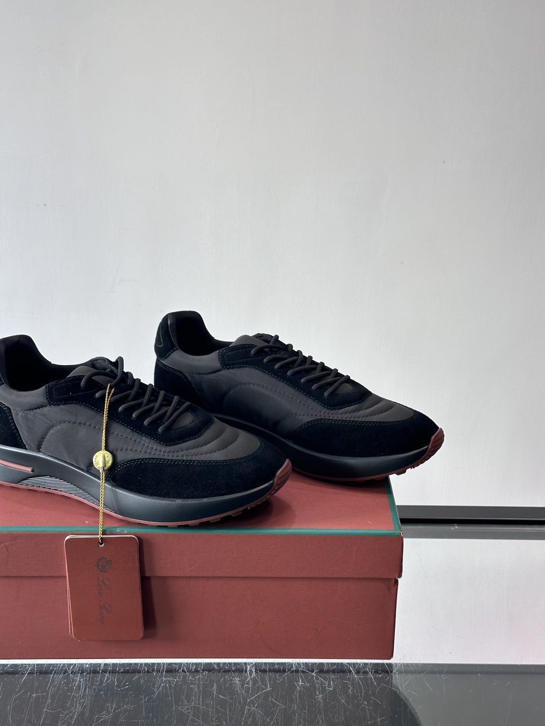 Loro Piana小众诺优翩雅经典款慢跑鞋，透气内里。情侣款系带休闲鞋运动鞋，高品质轻便舒适面料，户外