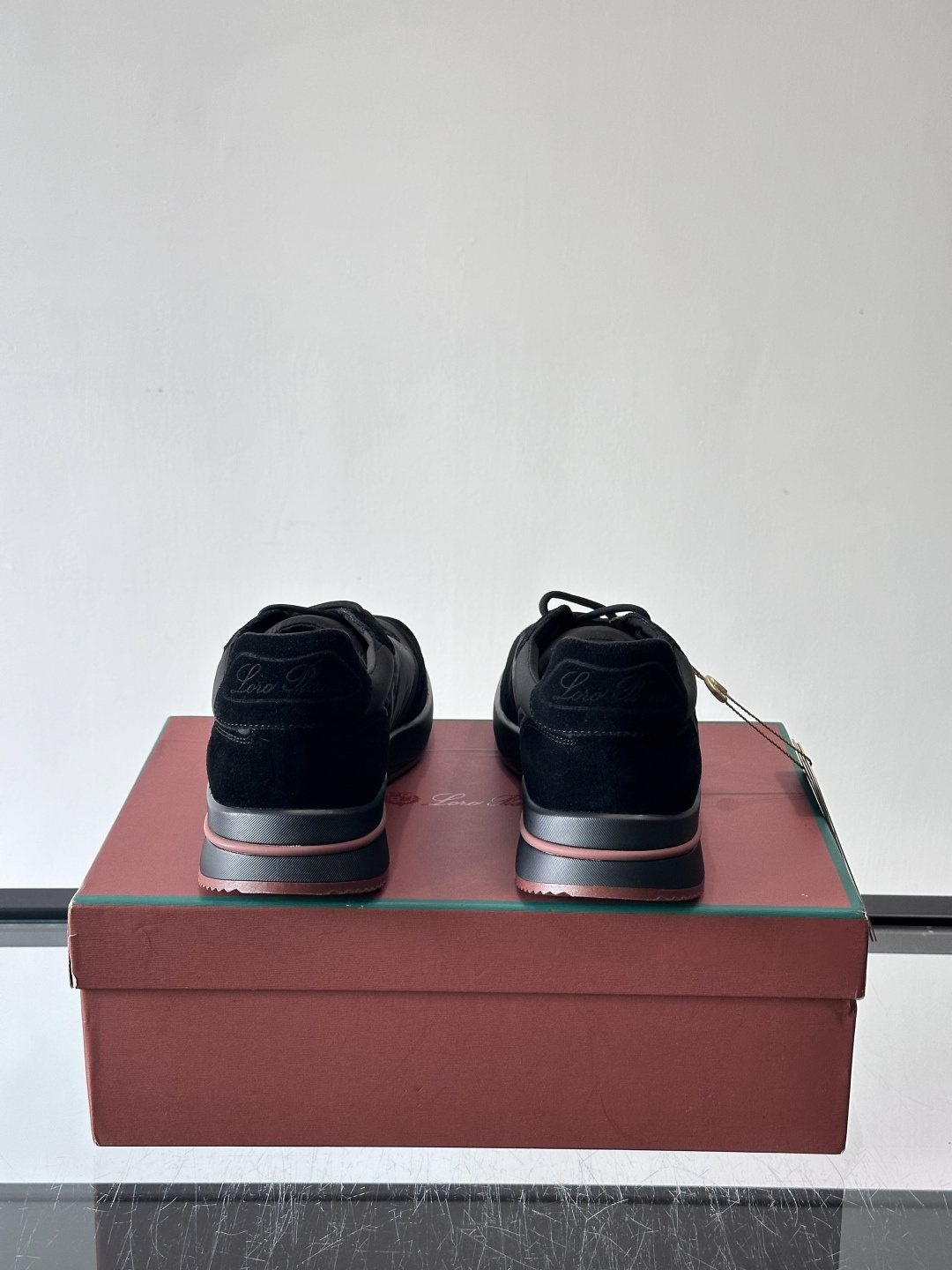 Loro Piana小众诺优翩雅经典款慢跑鞋，透气内里。情侣款系带休闲鞋运动鞋，高品质轻便舒适面料，户外