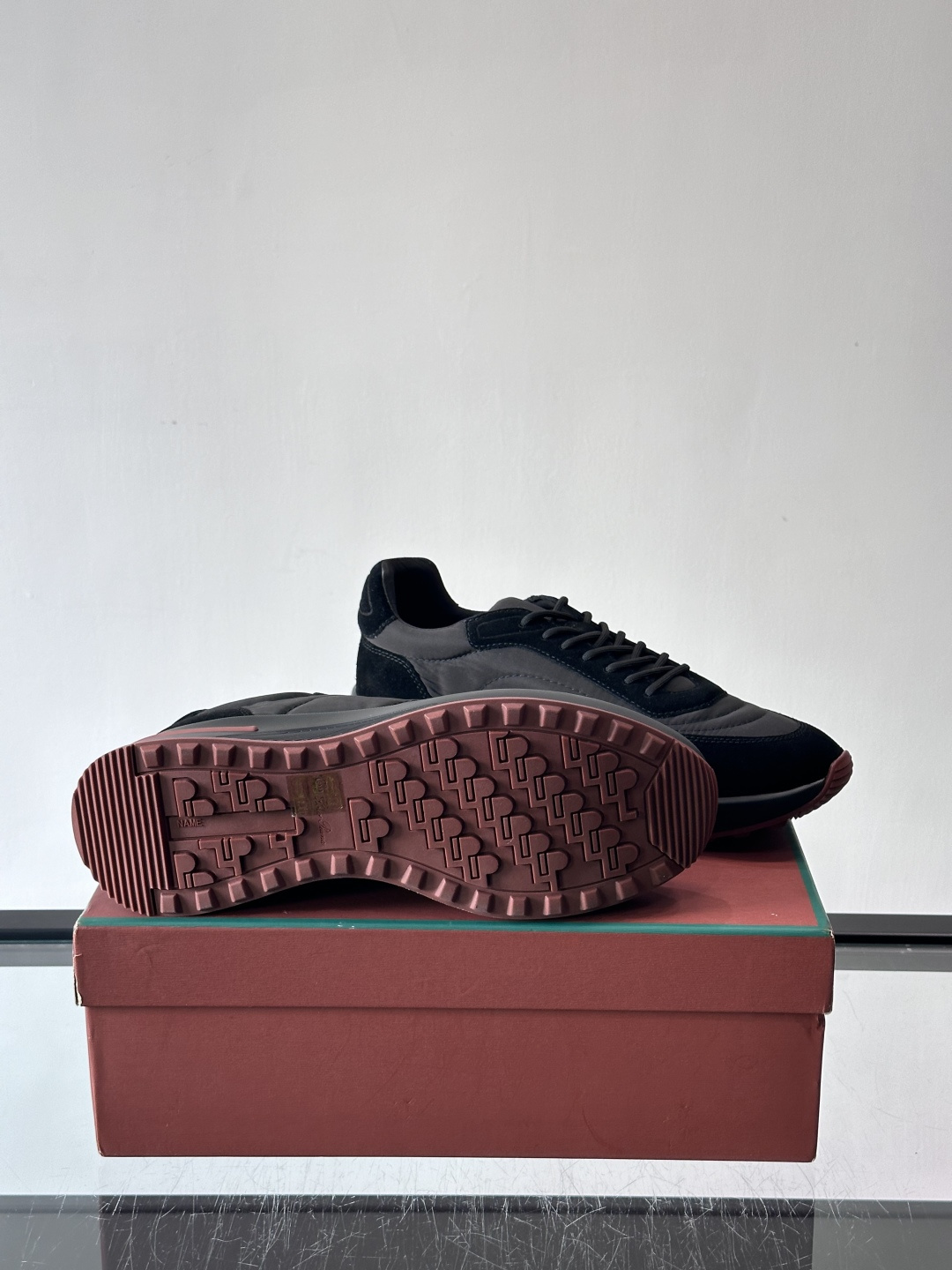 Loro Piana小众诺优翩雅经典款慢跑鞋，透气内里。情侣款系带休闲鞋运动鞋，高品质轻便舒适面料，户外