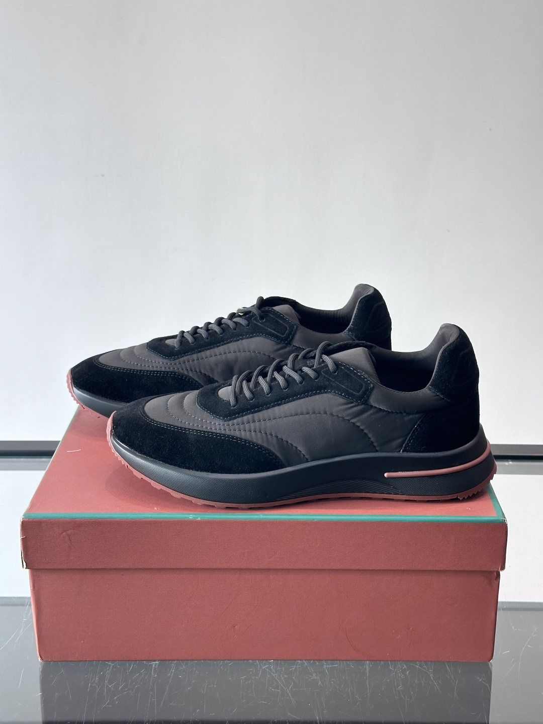 Loro Piana小众诺优翩雅经典款慢跑鞋，透气内里。情侣款系带休闲鞋运动鞋，高品质轻便舒适面料，户外