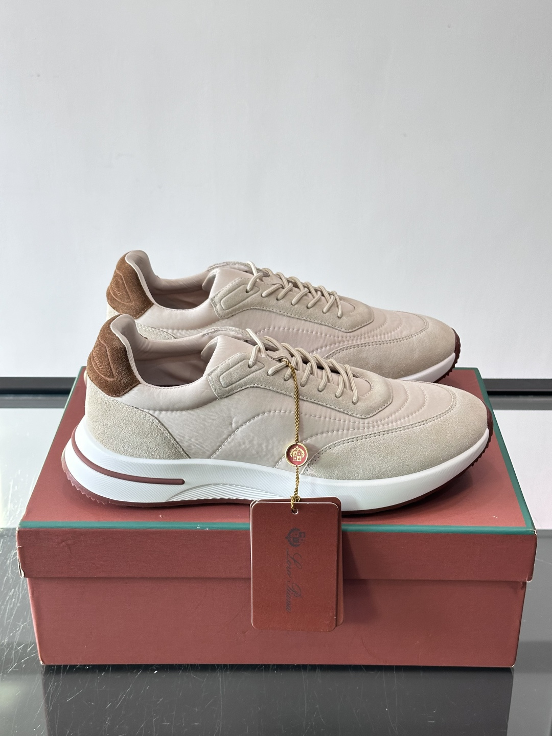 Loro Piana小众诺优翩雅经典款慢跑鞋，透气内里。情侣款系带休闲鞋运动鞋，高品质轻便舒适面料，户外