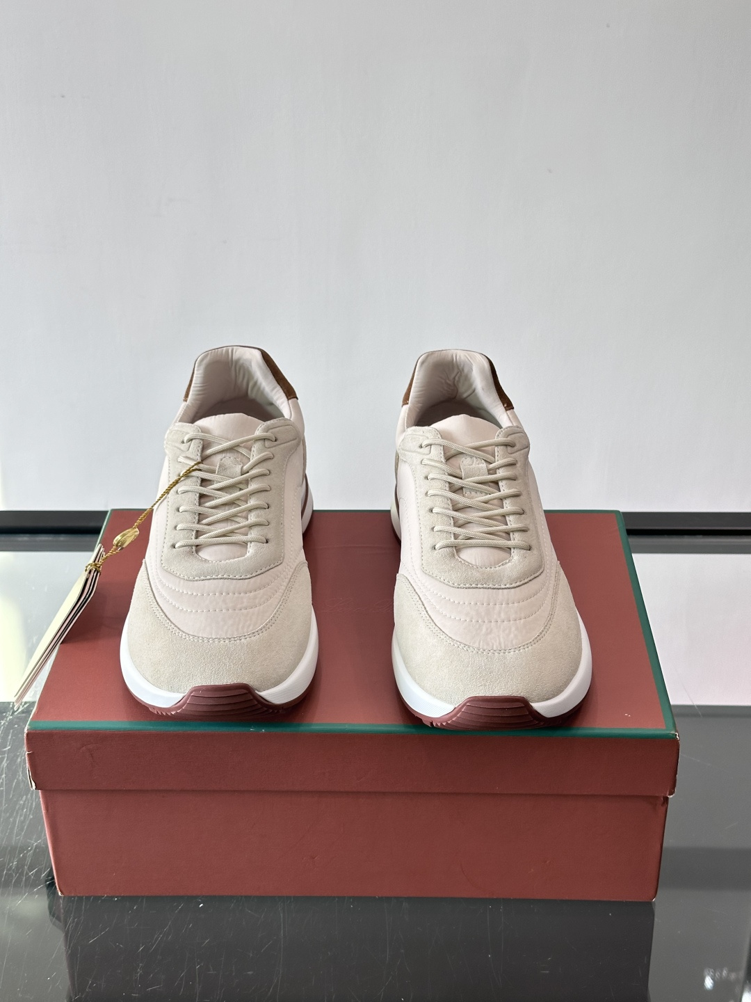 Loro Piana小众诺优翩雅经典款慢跑鞋，透气内里。情侣款系带休闲鞋运动鞋，高品质轻便舒适面料，户外