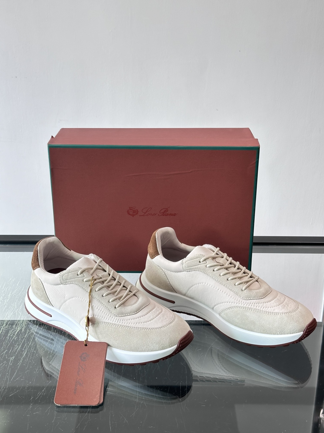 Loro Piana小众诺优翩雅经典款慢跑鞋，透气内里。情侣款系带休闲鞋运动鞋，高品质轻便舒适面料，户外