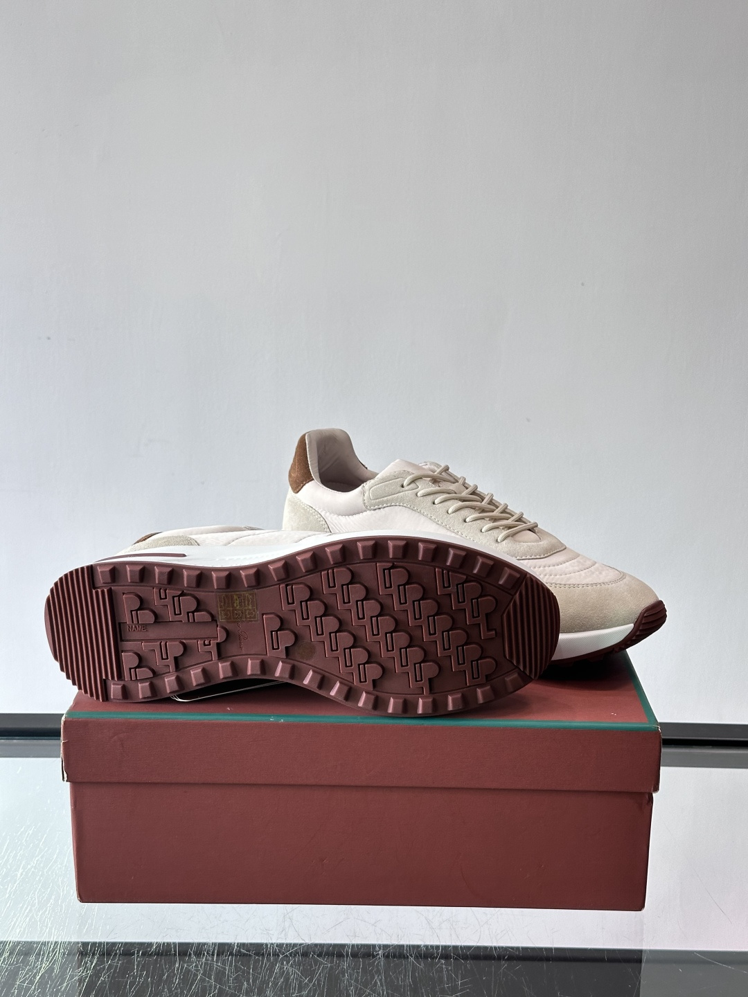 Loro Piana小众诺优翩雅经典款慢跑鞋，透气内里。情侣款系带休闲鞋运动鞋，高品质轻便舒适面料，户外