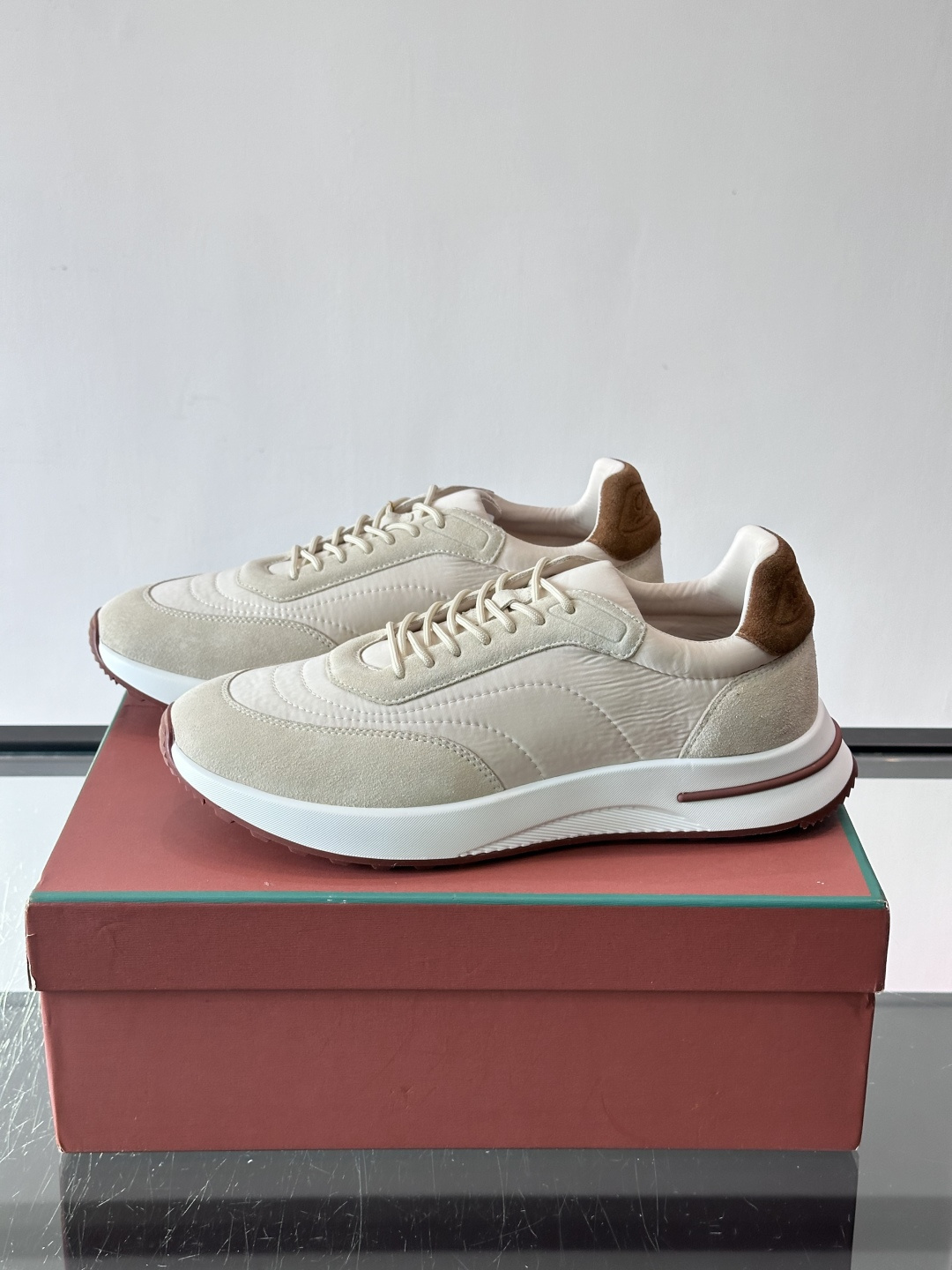 Loro Piana小众诺优翩雅经典款慢跑鞋，透气内里。情侣款系带休闲鞋运动鞋，高品质轻便舒适面料，户外