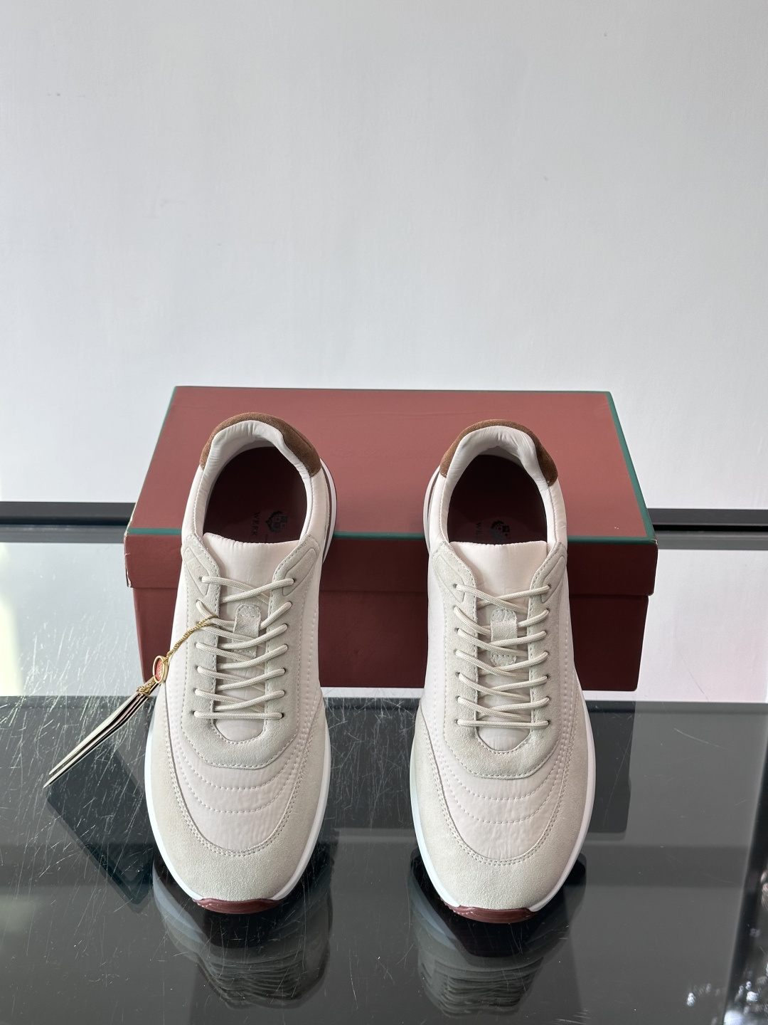 Loro Piana小众诺优翩雅经典款慢跑鞋，透气内里。情侣款系带休闲鞋运动鞋，高品质轻便舒适面料，户外