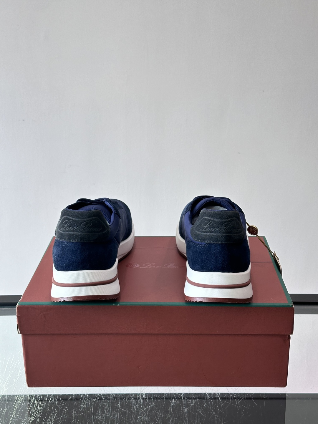 Loro Piana小众诺优翩雅经典款慢跑鞋，透气内里。情侣款系带休闲鞋运动鞋，高品质轻便舒适面料，户外