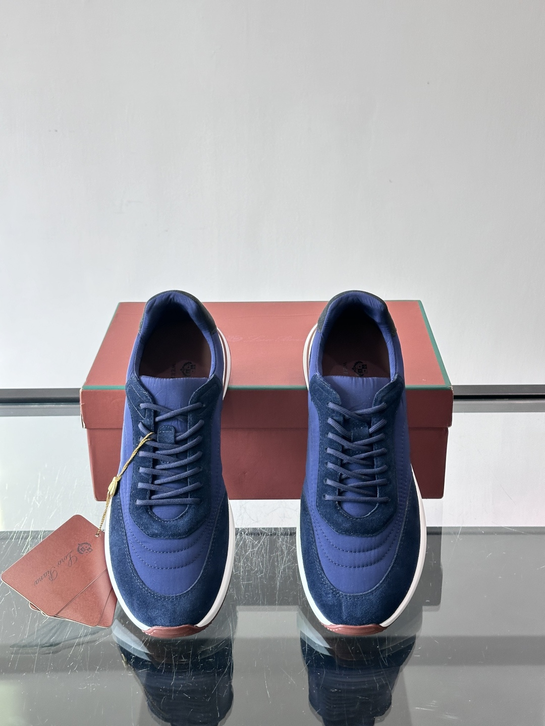 Loro Piana小众诺优翩雅经典款慢跑鞋，透气内里。情侣款系带休闲鞋运动鞋，高品质轻便舒适面料，户外