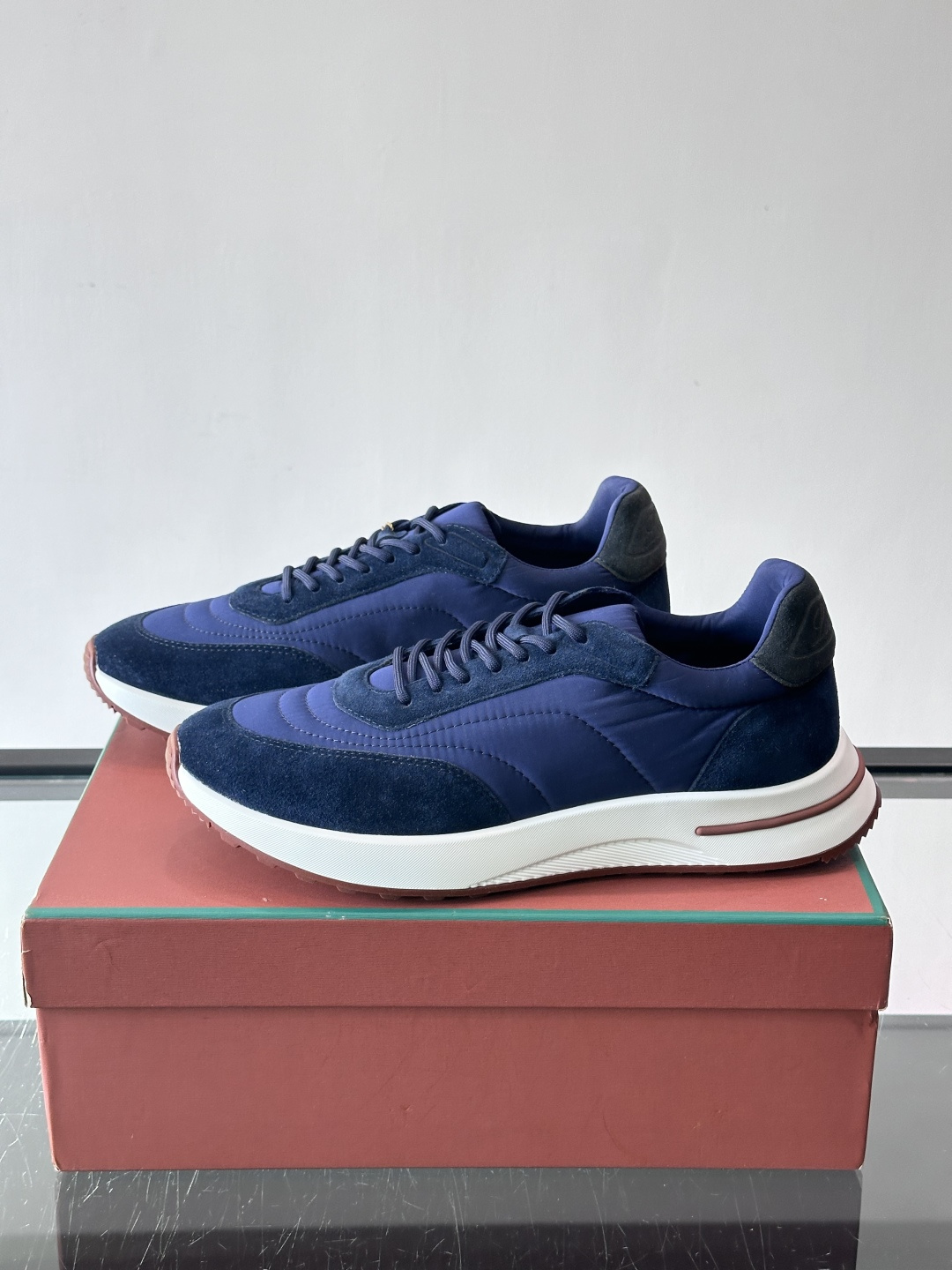 Loro Piana小众诺优翩雅经典款慢跑鞋，透气内里。情侣款系带休闲鞋运动鞋，高品质轻便舒适面料，户外