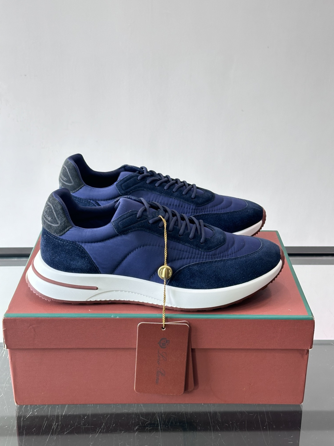 Loro Piana小众诺优翩雅经典款慢跑鞋，透气内里。情侣款系带休闲鞋运动鞋，高品质轻便舒适面料，户外