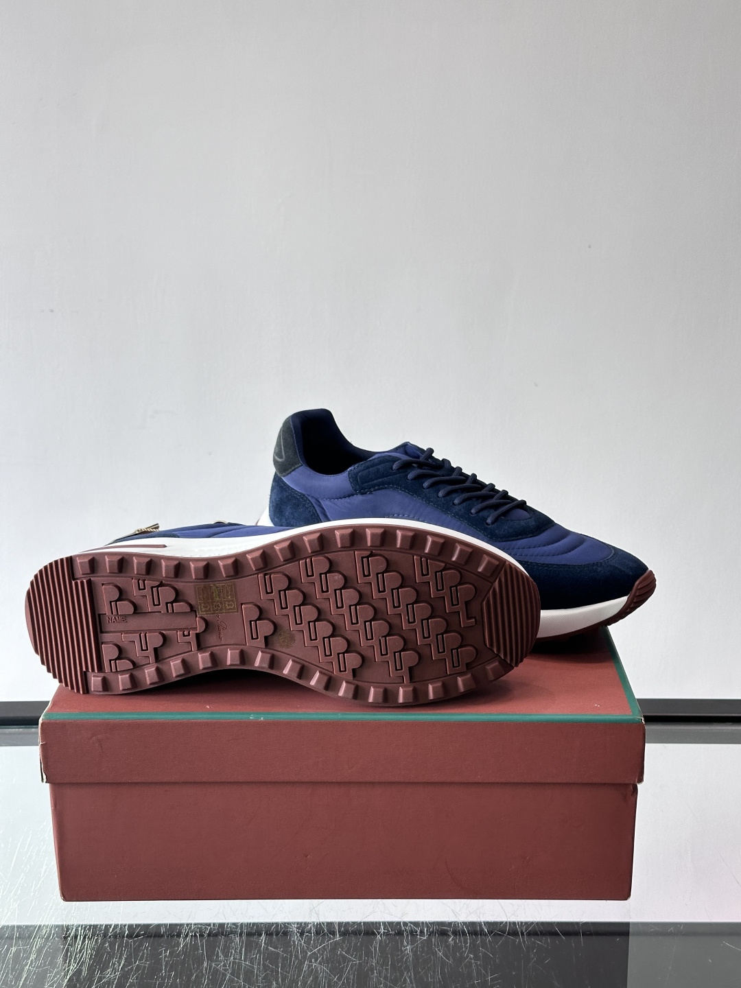 Loro Piana小众诺优翩雅经典款慢跑鞋，透气内里。情侣款系带休闲鞋运动鞋，高品质轻便舒适面料，户外