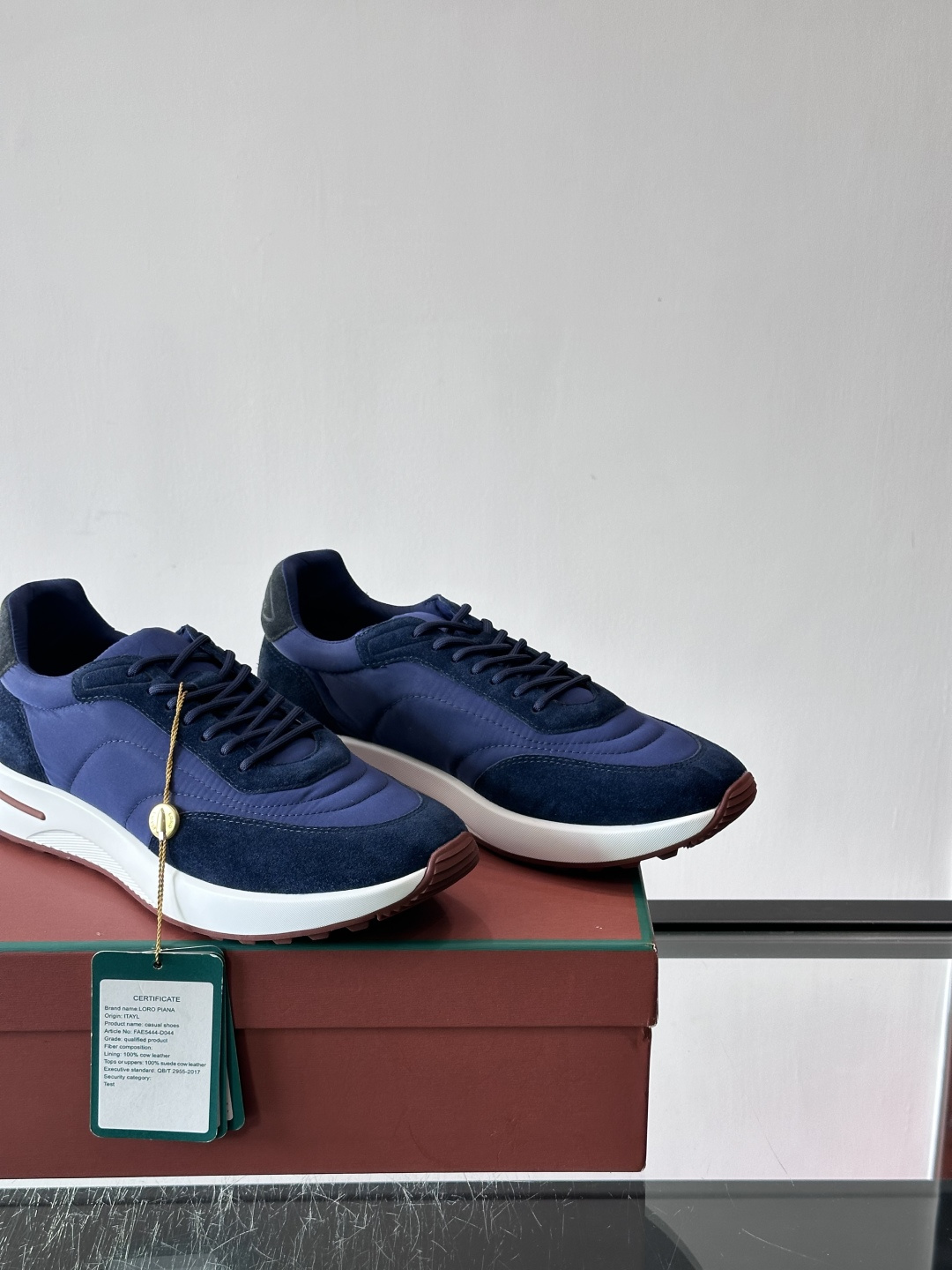 Loro Piana小众诺优翩雅经典款慢跑鞋，透气内里。情侣款系带休闲鞋运动鞋，高品质轻便舒适面料，户外