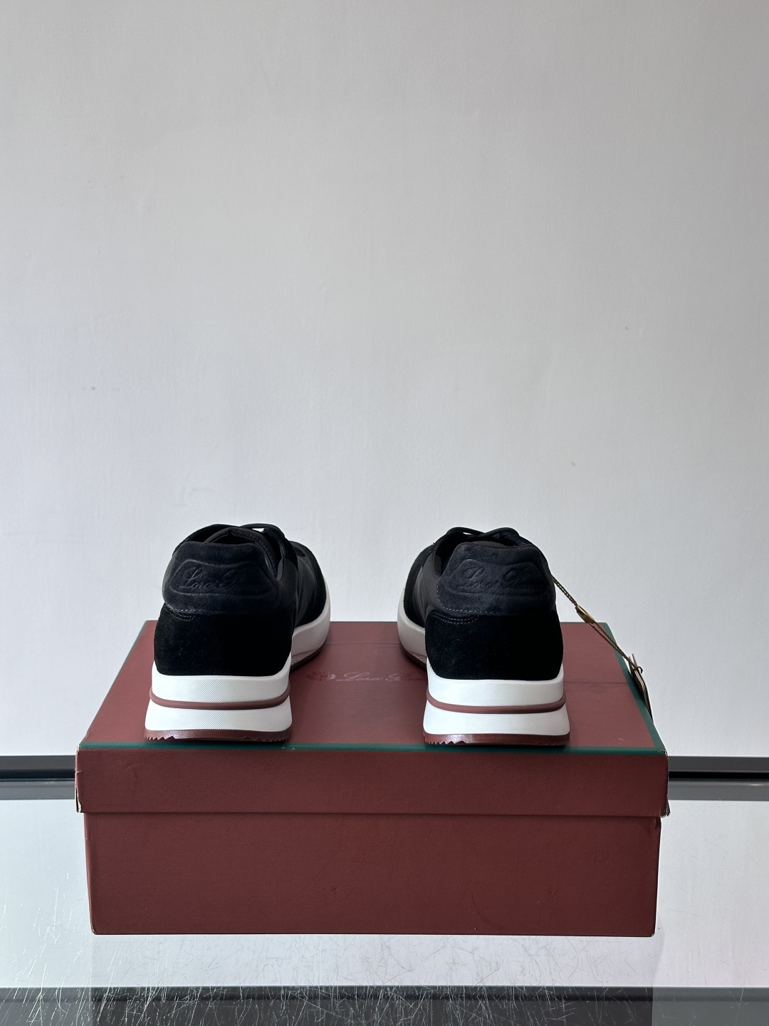 Loro Piana小众诺优翩雅经典款慢跑鞋，透气内里。情侣款系带休闲鞋运动鞋，高品质轻便舒适面料，户外