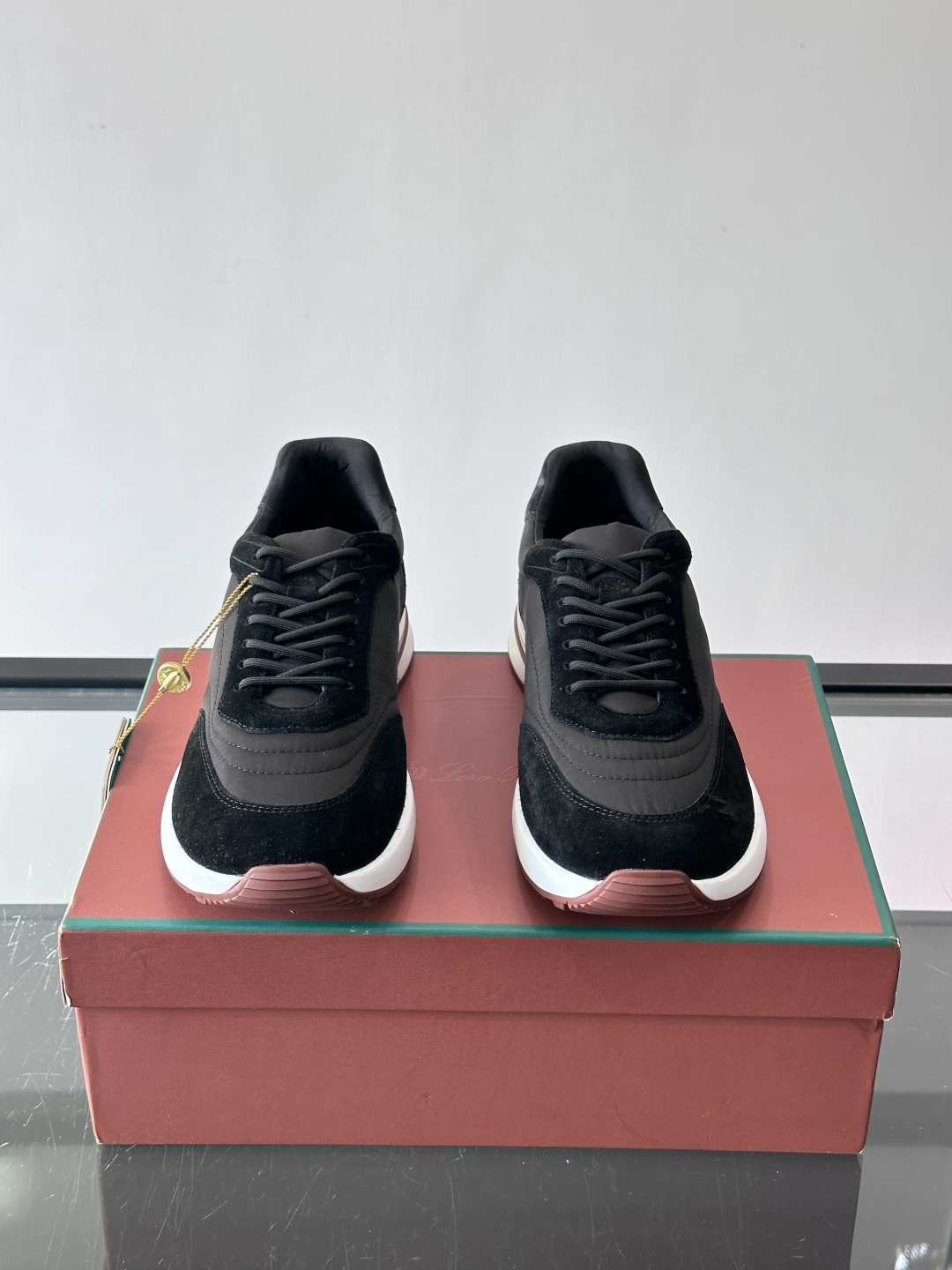 Loro Piana小众诺优翩雅经典款慢跑鞋，透气内里。情侣款系带休闲鞋运动鞋，高品质轻便舒适面料，户外