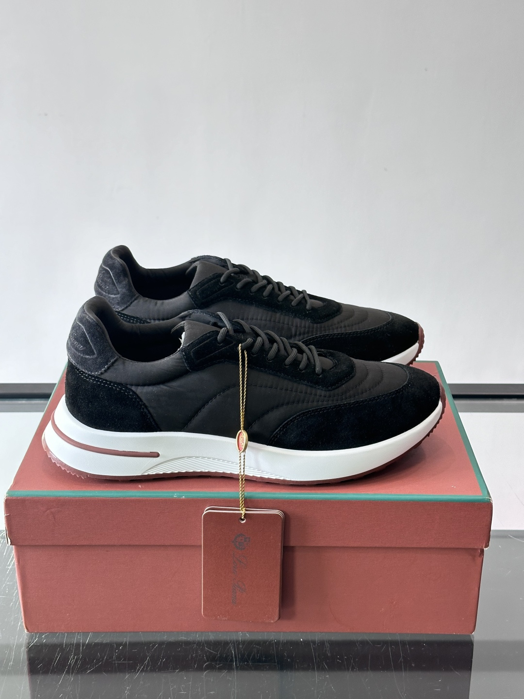 Loro Piana小众诺优翩雅经典款慢跑鞋，透气内里。情侣款系带休闲鞋运动鞋，高品质轻便舒适面料，户外