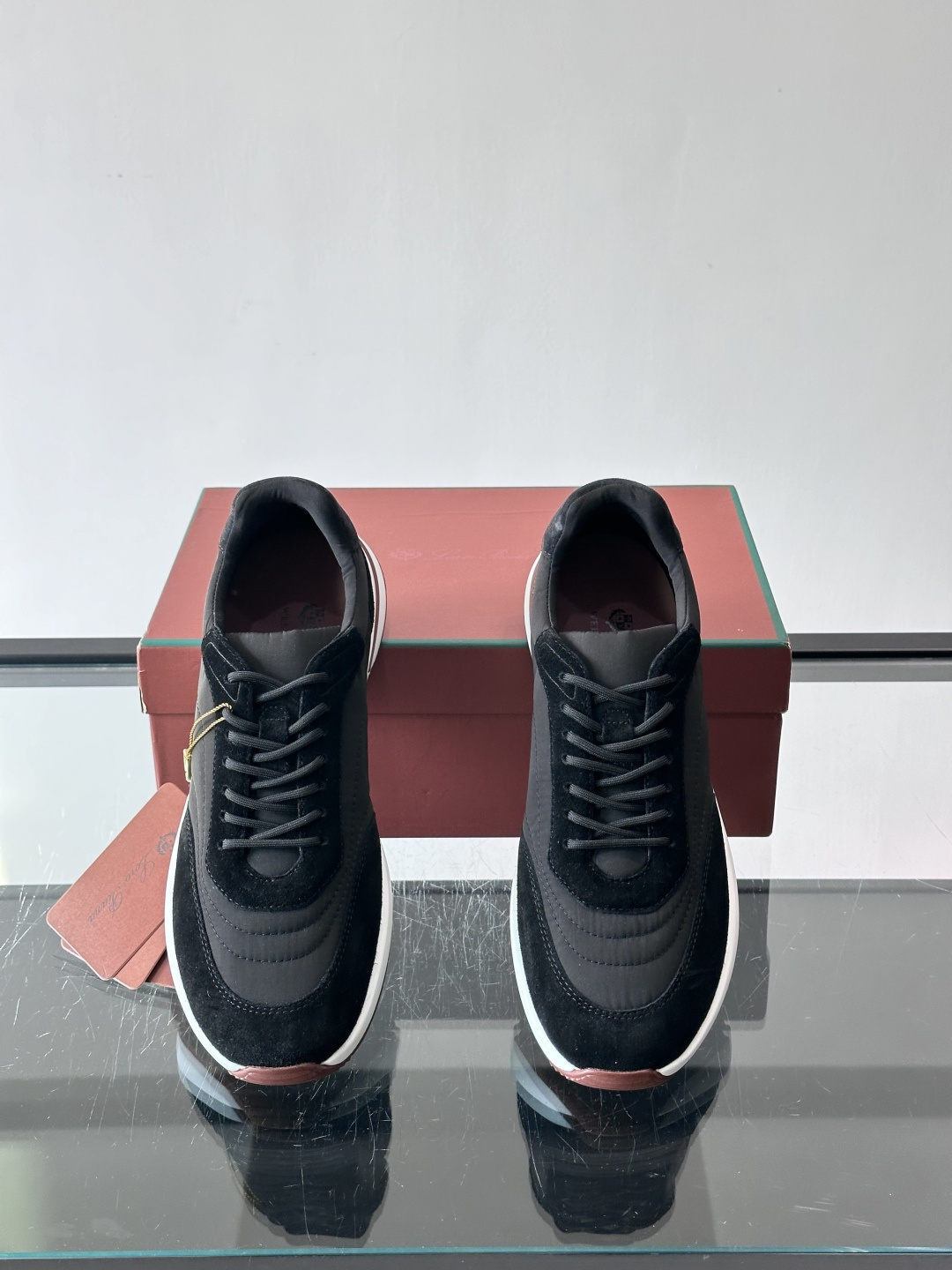 Loro Piana小众诺优翩雅经典款慢跑鞋，透气内里。情侣款系带休闲鞋运动鞋，高品质轻便舒适面料，户外