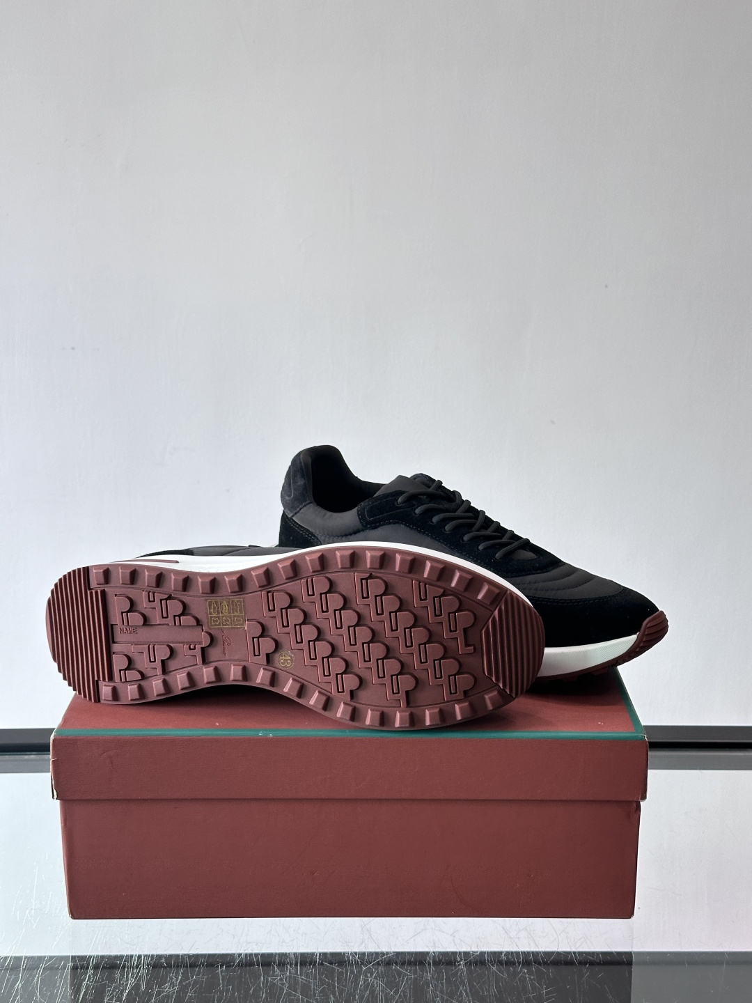 Loro Piana小众诺优翩雅经典款慢跑鞋，透气内里。情侣款系带休闲鞋运动鞋，高品质轻便舒适面料，户外