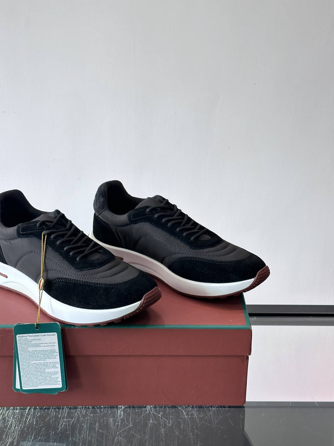 Loro Piana小众诺优翩雅经典款慢跑鞋，透气内里。情侣款系带休闲鞋运动鞋，高品质轻便舒适面料，户外