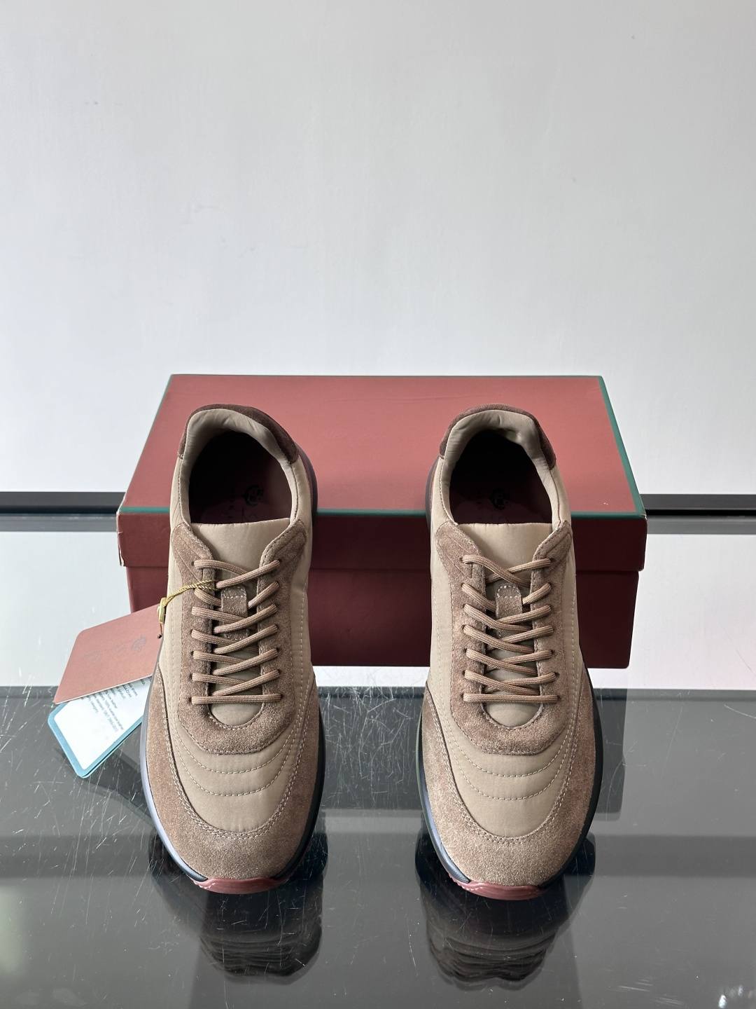 Loro Piana小众诺优翩雅经典款慢跑鞋，透气内里。情侣款系带休闲鞋运动鞋，高品质轻便舒适面料，户外