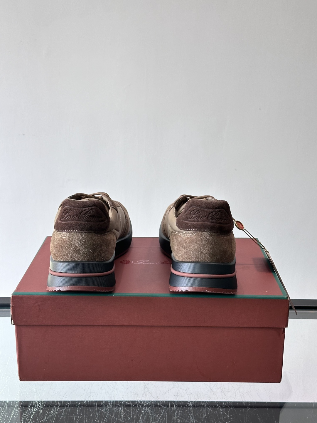 Loro Piana小众诺优翩雅经典款慢跑鞋，透气内里。情侣款系带休闲鞋运动鞋，高品质轻便舒适面料，户外