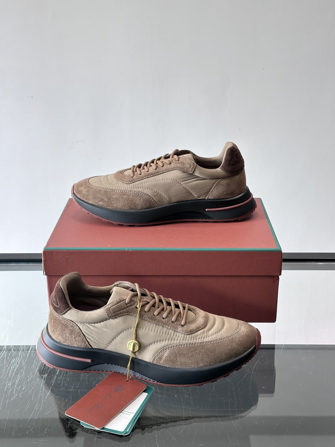 Loro Piana小众诺优翩雅经典款慢跑鞋，透气内里。情侣款系带休闲鞋运动鞋，高品质轻便舒适面料，户外