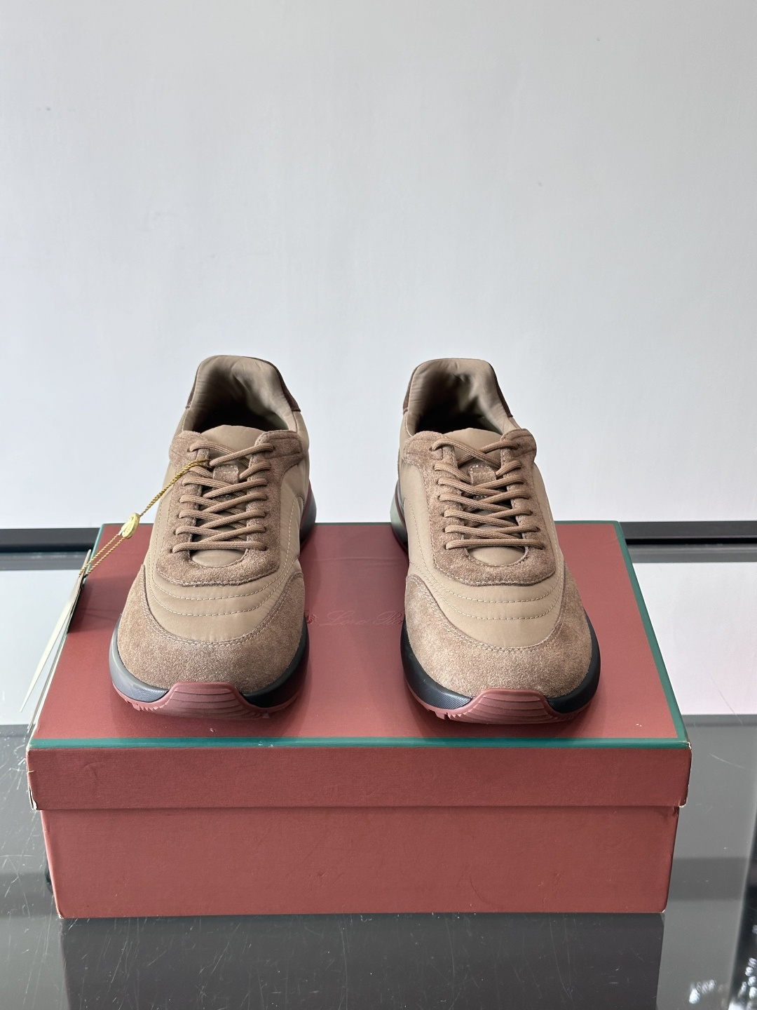 Loro Piana小众诺优翩雅经典款慢跑鞋，透气内里。情侣款系带休闲鞋运动鞋，高品质轻便舒适面料，户外