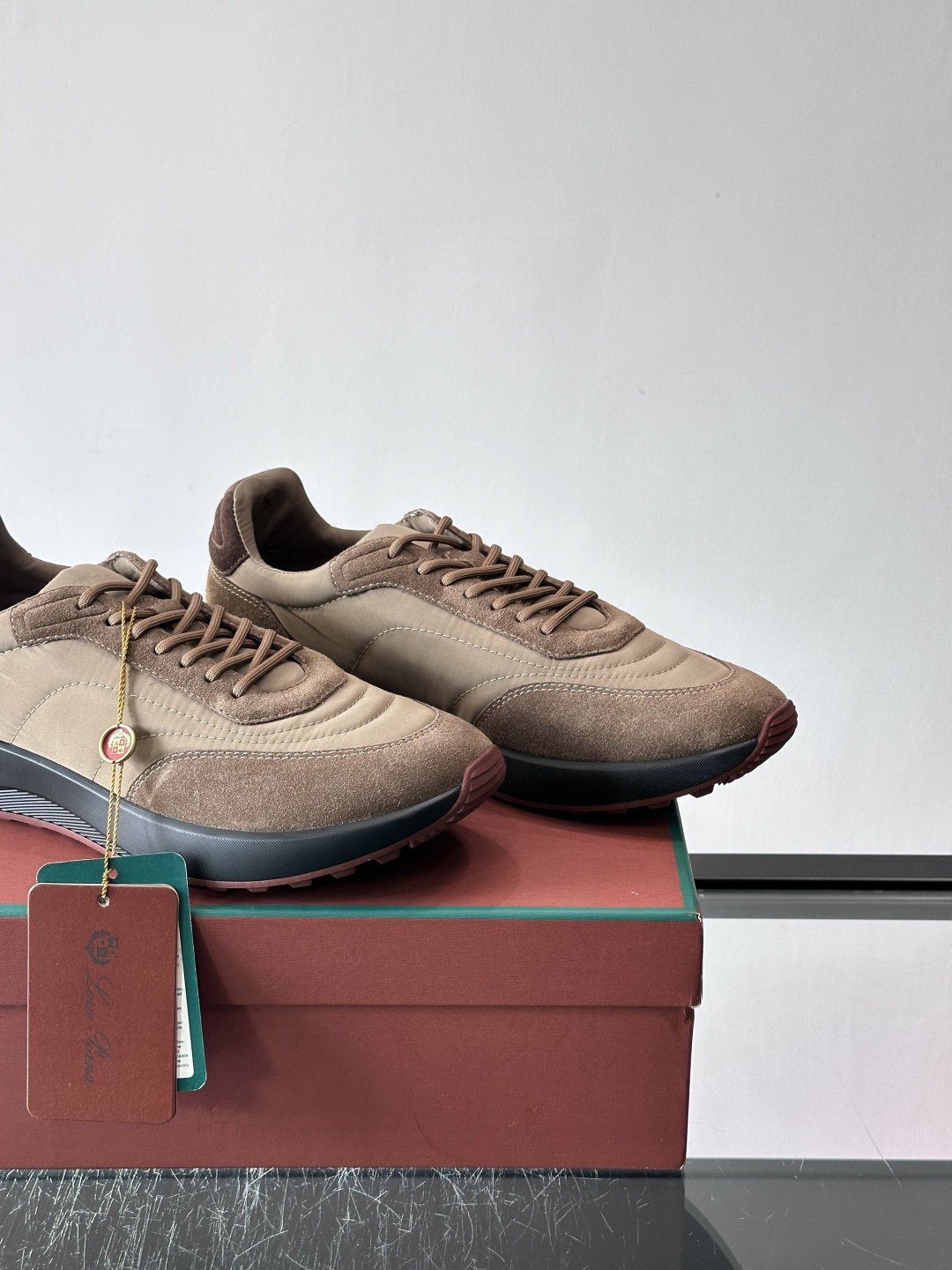 Loro Piana小众诺优翩雅经典款慢跑鞋，透气内里。情侣款系带休闲鞋运动鞋，高品质轻便舒适面料，户外